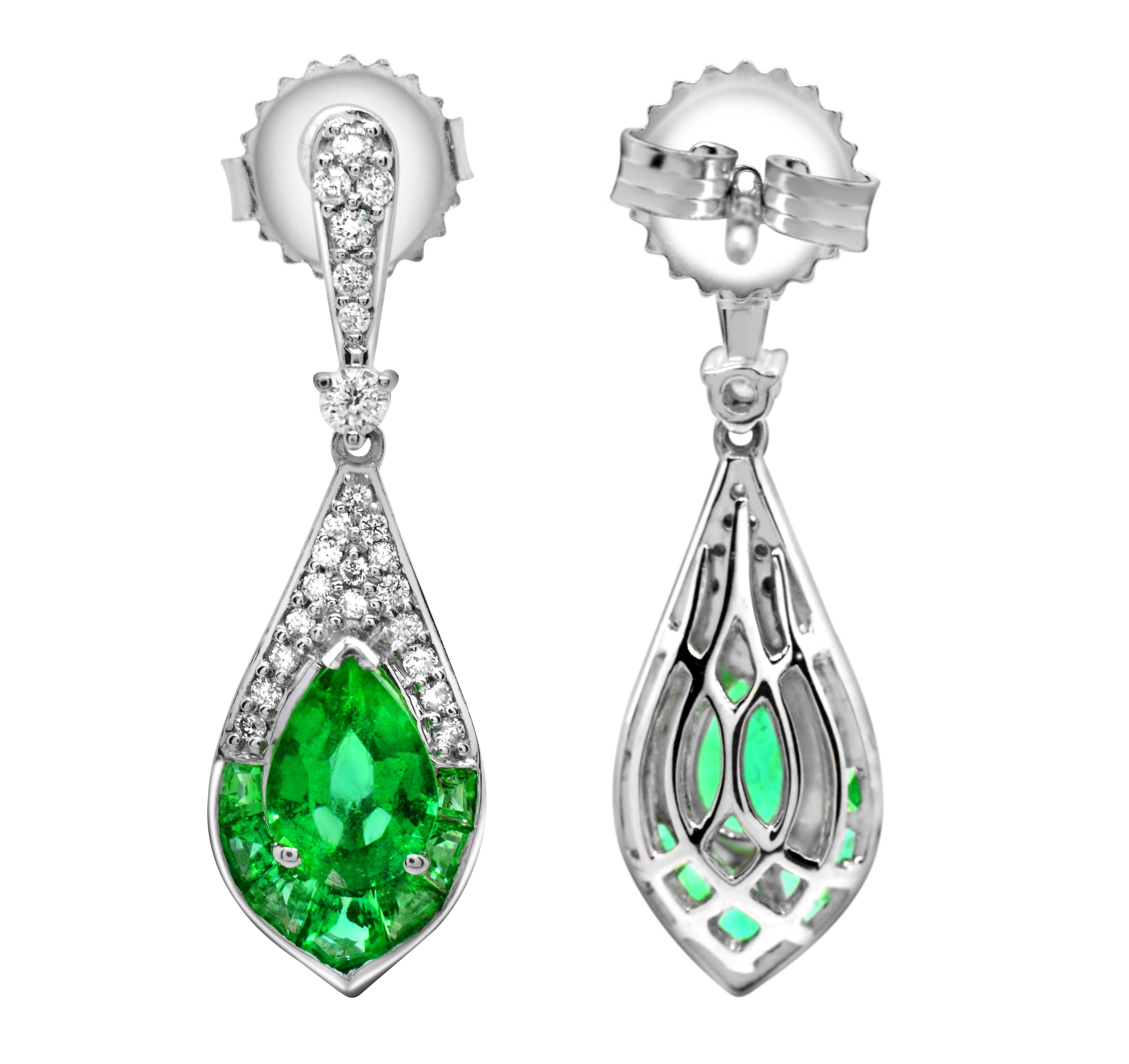 1.15 Carat Pear Emerald and Diamond 14 Karat White Gold Drop Earrings In New Condition For Sale In New York, NY
