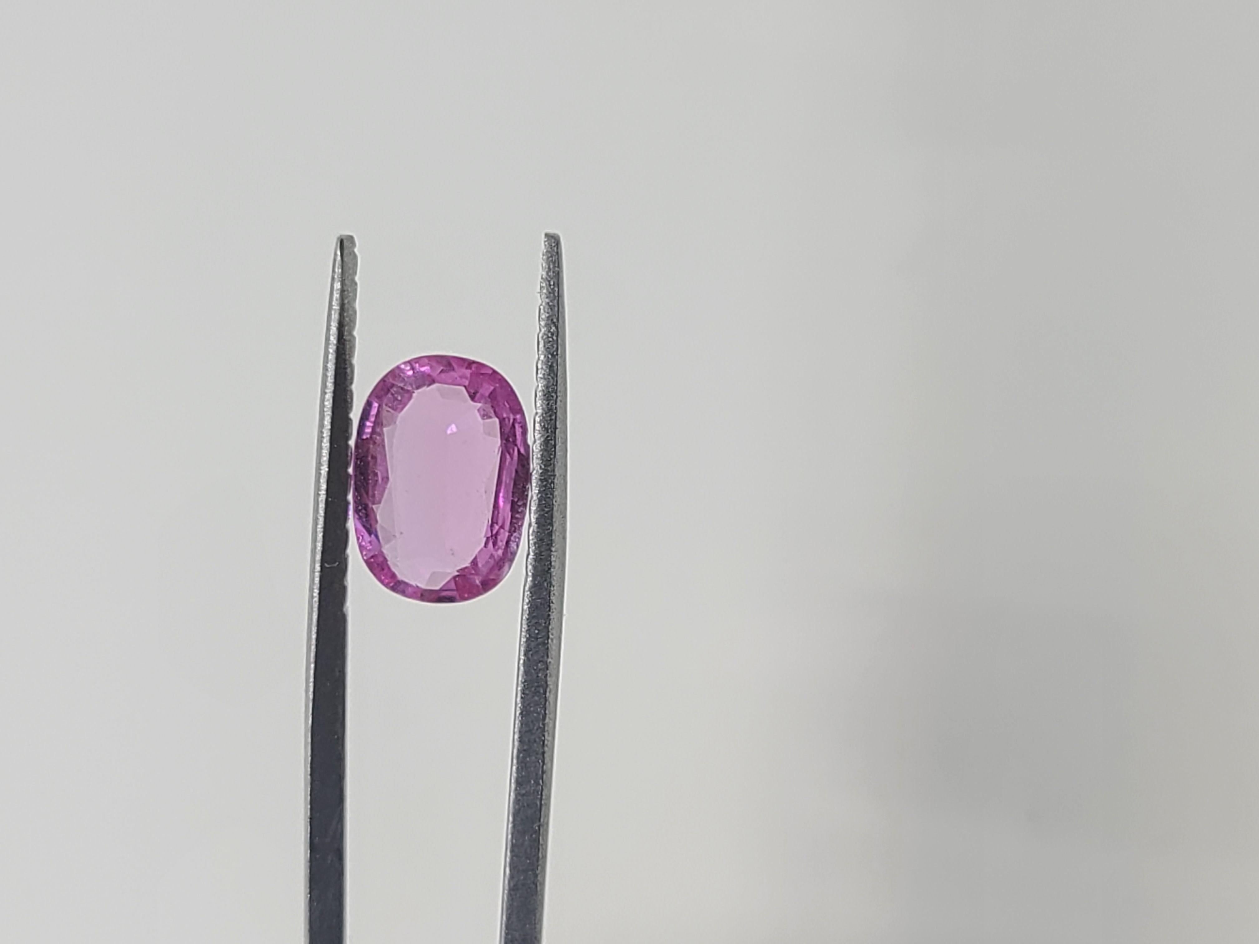 1.15 Carat Pink Sapphire 8x5mm Oval Faceted Cut - Single Loose Stone In Excellent Condition For Sale In Endwell, NY
