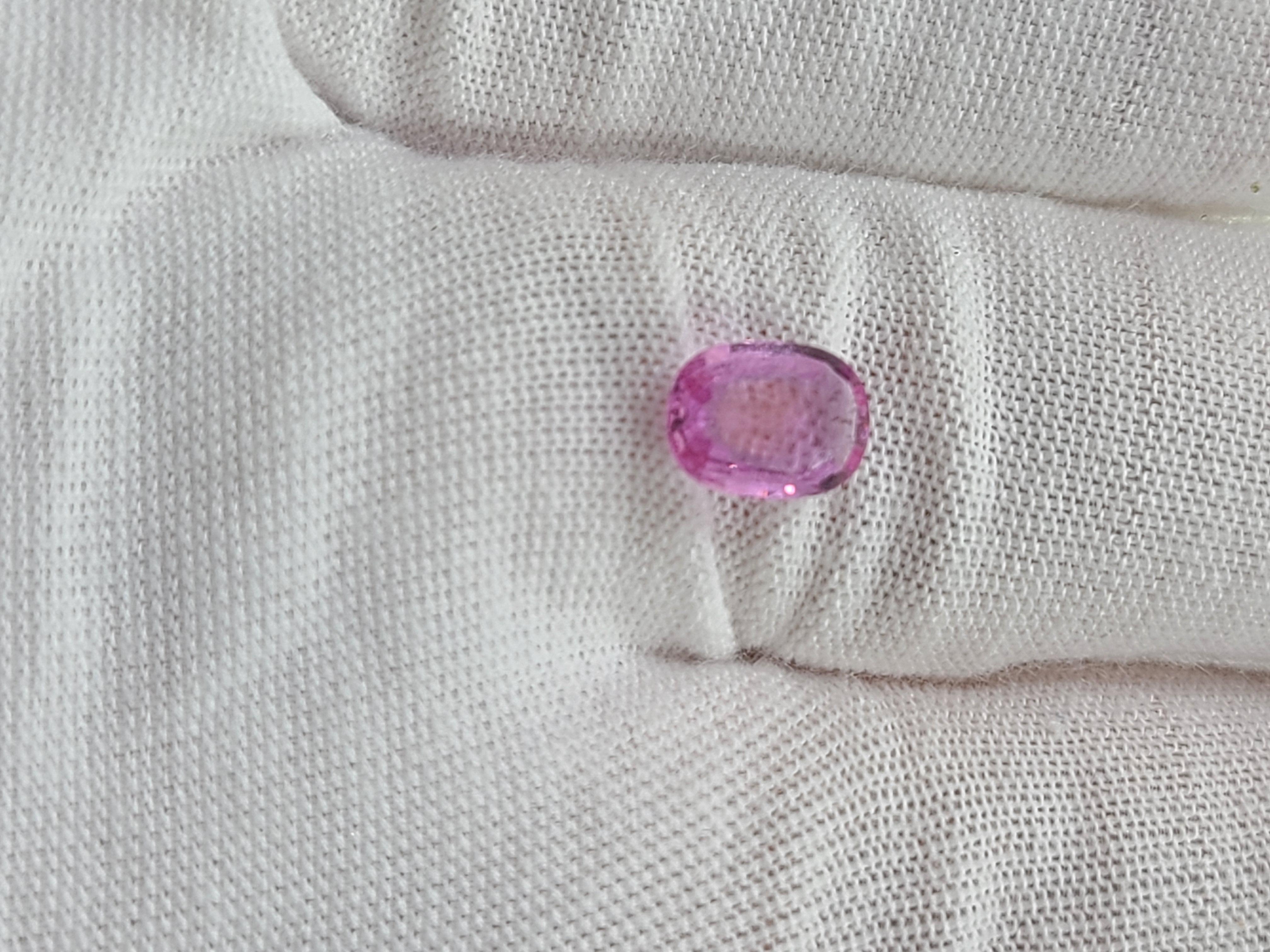 Women's or Men's 1.15 Carat Pink Sapphire 8x5mm Oval Faceted Cut - Single Loose Stone For Sale