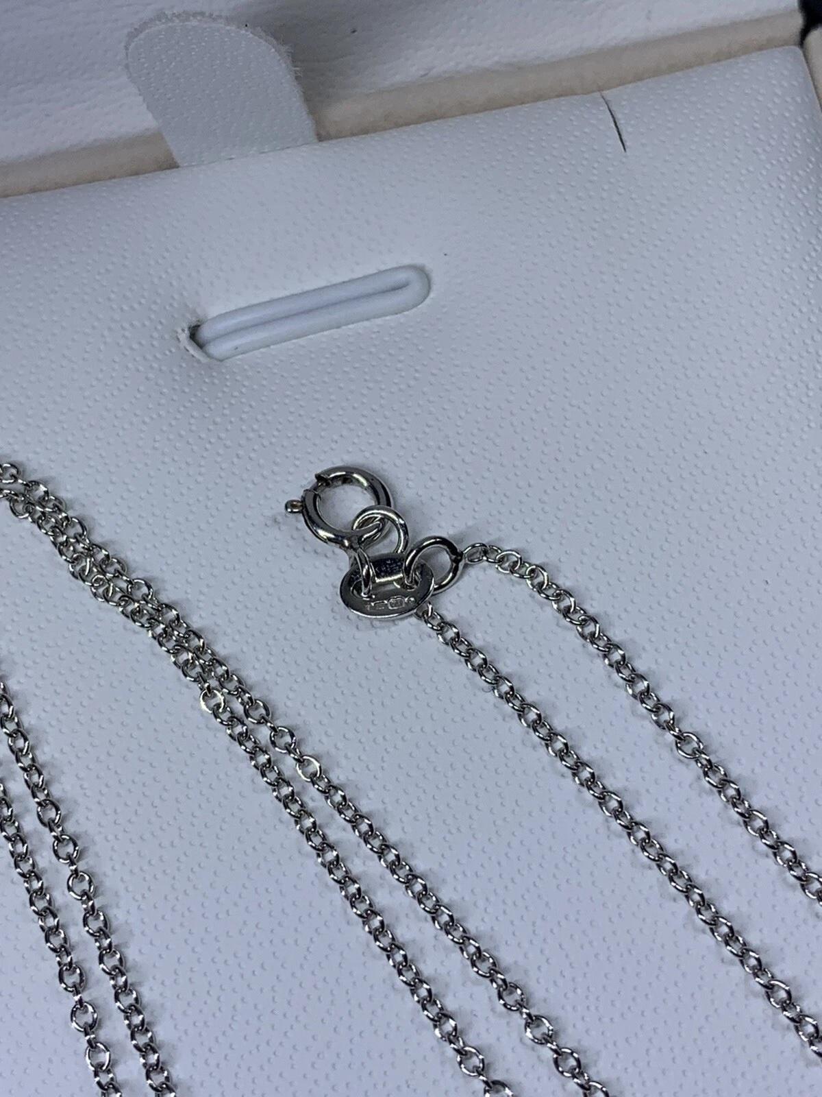 Colgante de rubí de Birmania de 1,15 ct en oro blanco de 18 ct. Corte oval en venta