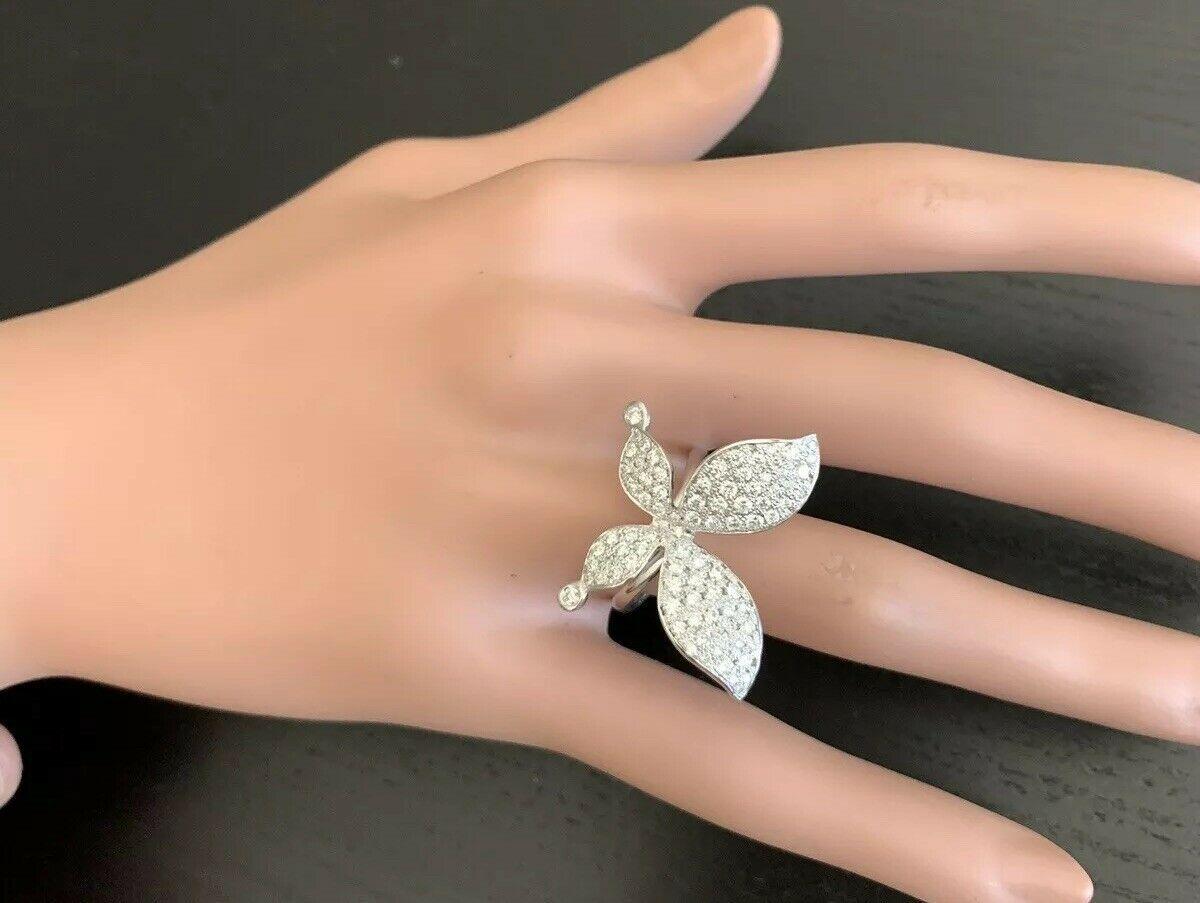 Women's 1.15 Carat Splendid Natural Diamond 14 Karat Solid White Gold Flower Ring For Sale