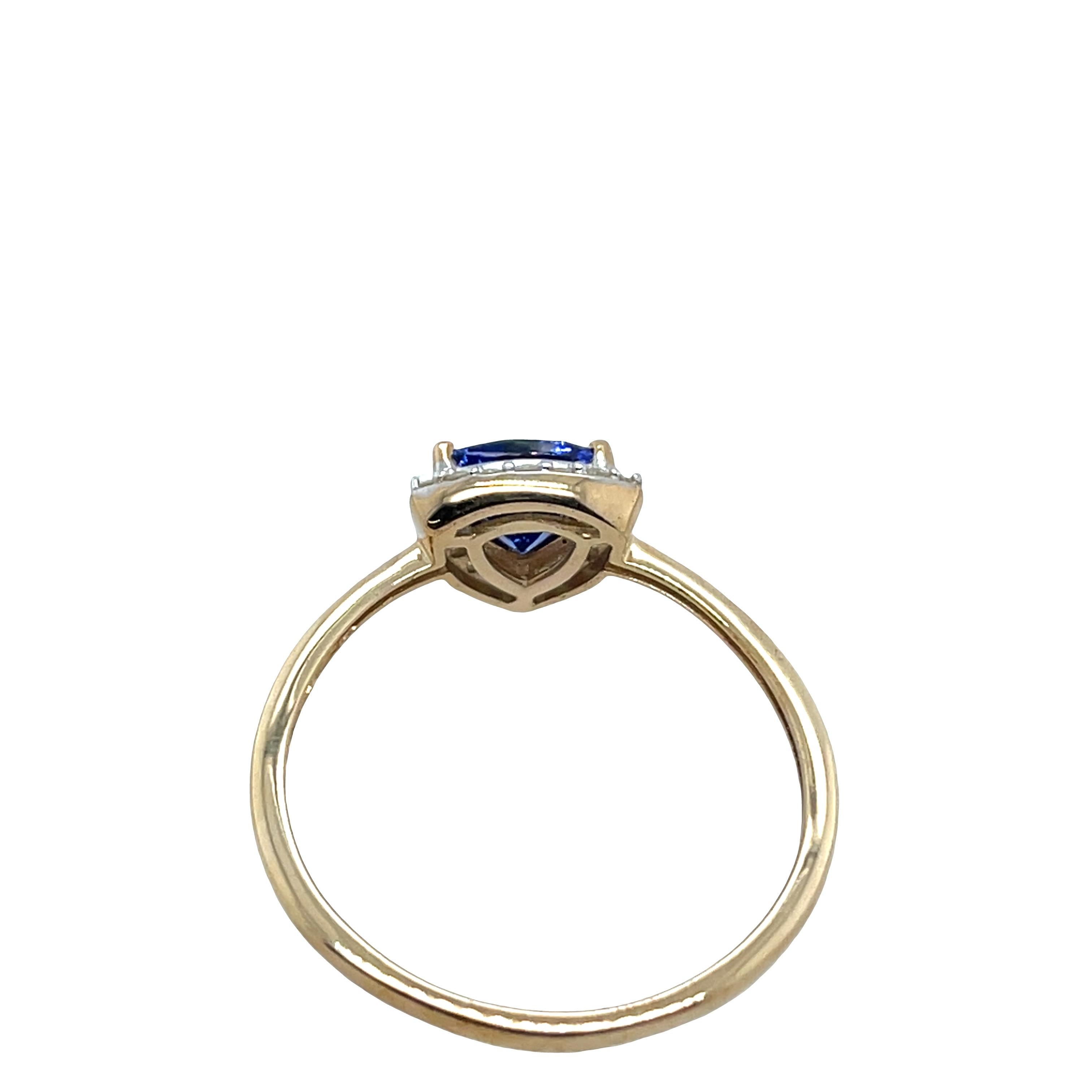 Taille ronde Bague en or jaune et blanc 9ct avec tanzanite taillée en triangle et diamant de 1,15ct en vente