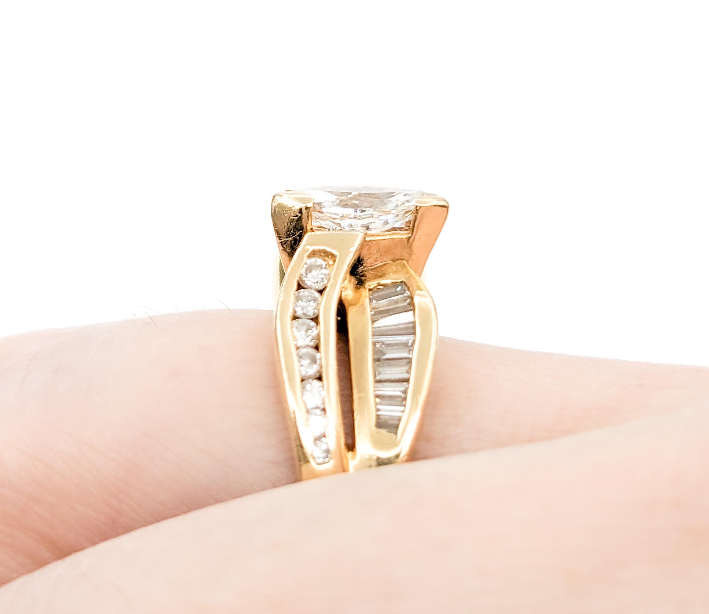 Contemporain Bague de fiançailles en or jaune avec diamant marquise de 1,15 carat en vente