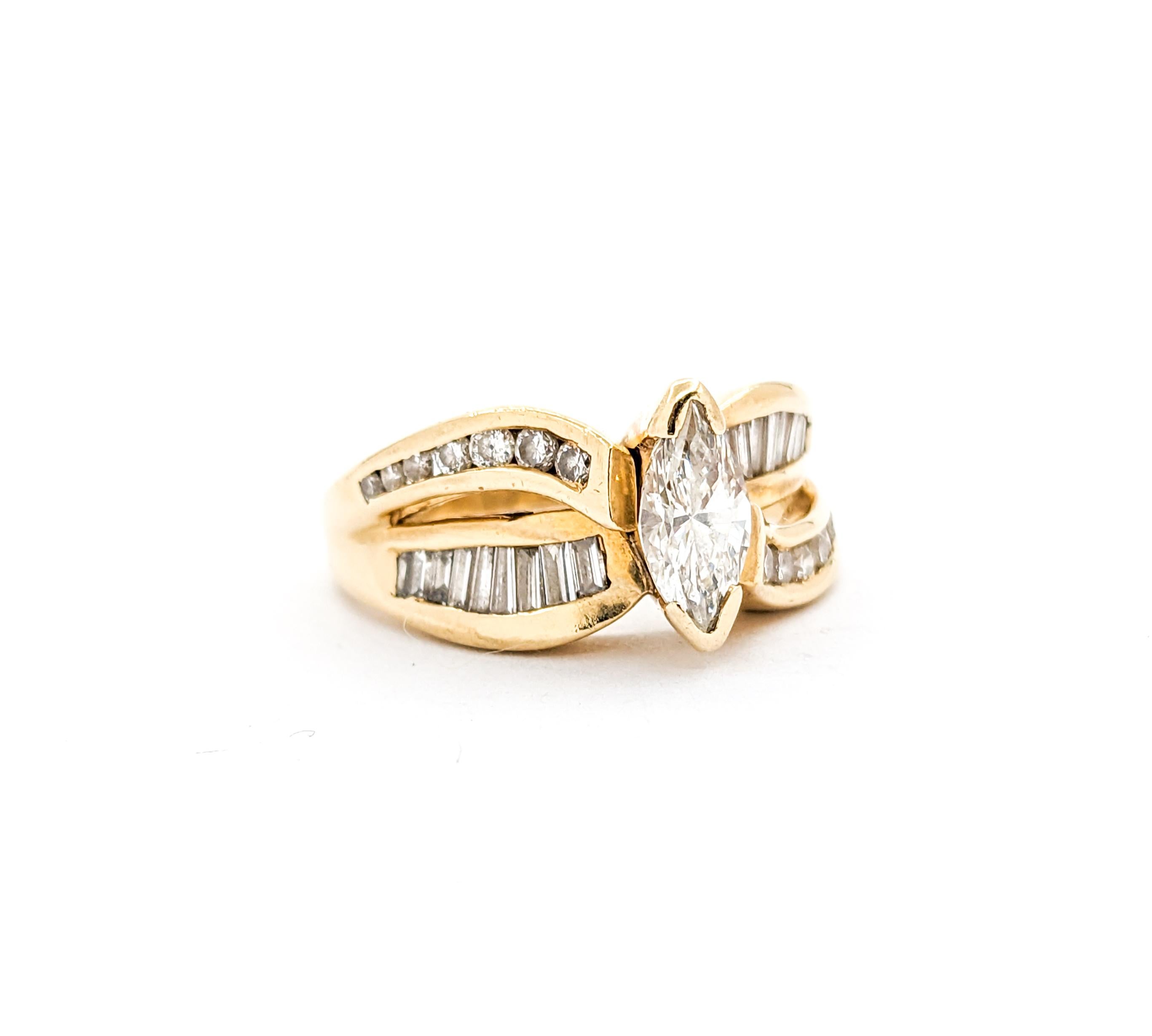 Bague de fiançailles en or jaune avec diamant marquise de 1,15 carat Pour femmes en vente