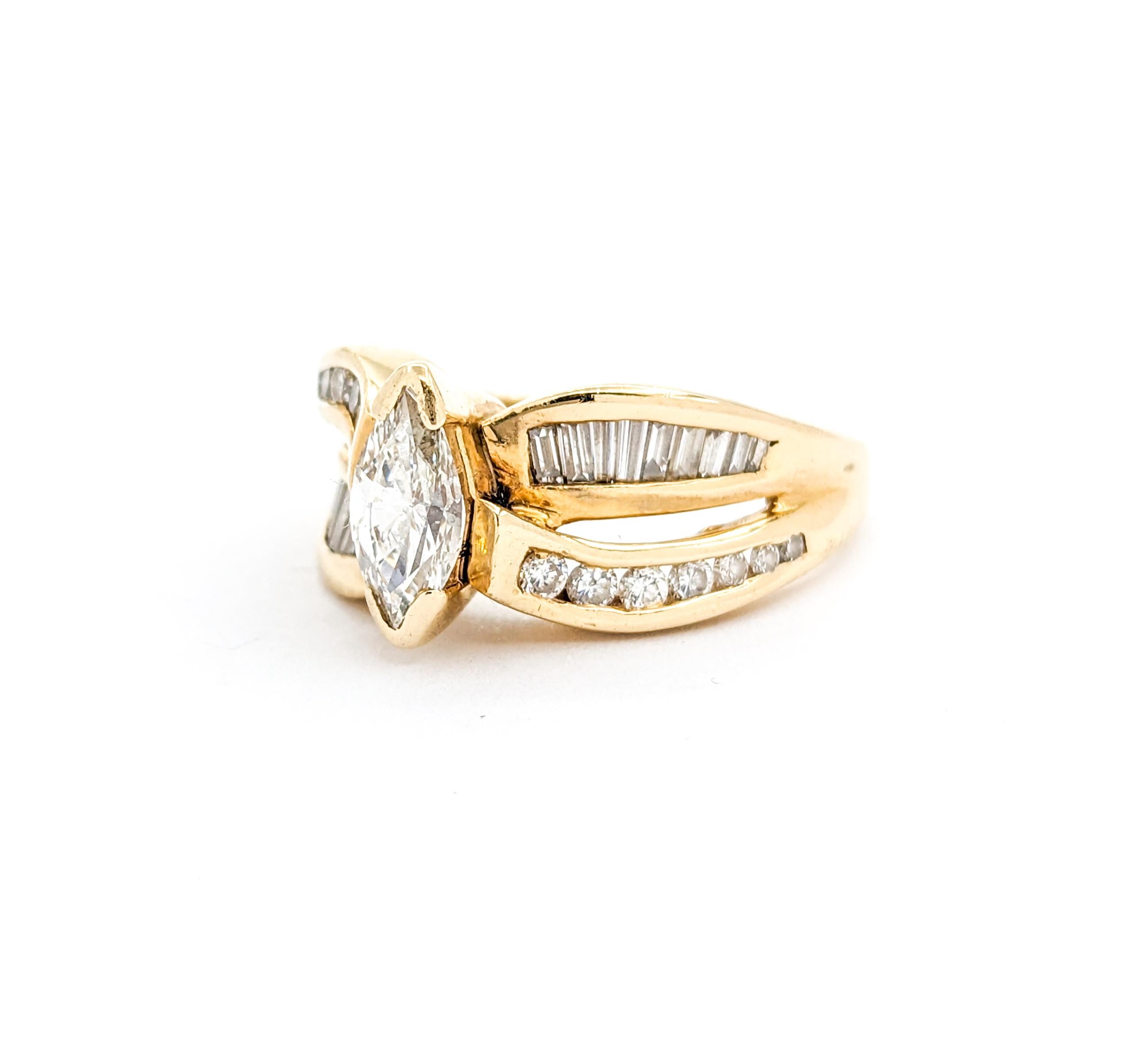 Bague de fiançailles en or jaune avec diamant marquise de 1,15 carat en vente 3