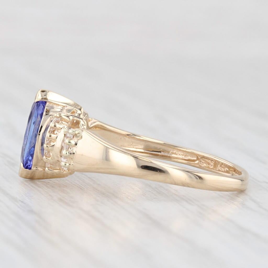 Informazioni sulla gemma:
- Nature - Tanzanite
Carati - 0,85ct (4,5 x 9,5 mm) 
Taglio - Marquise
Colore - Viola
Trattamento - Riscaldato

- Diamanti naturali -
Carati totali - 0,30ctw
Taglio - Baguette
Colore - F - G
Chiarezza - VS2 - SI2

Metallo: