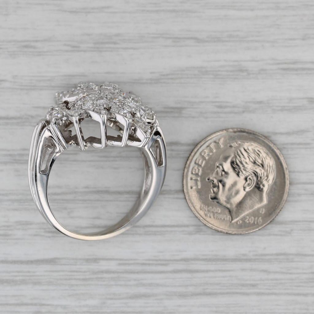 Anello da cocktail con diamanti a grappolo da 1,15 ctw in oro bianco 14k misura 7,75 in vendita 2