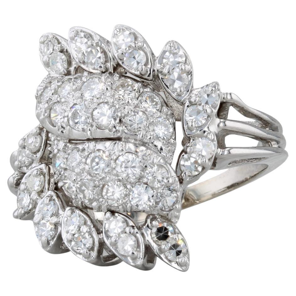 Anello da cocktail con diamanti a grappolo da 1,15 ctw in oro bianco 14k misura 7,75 in vendita