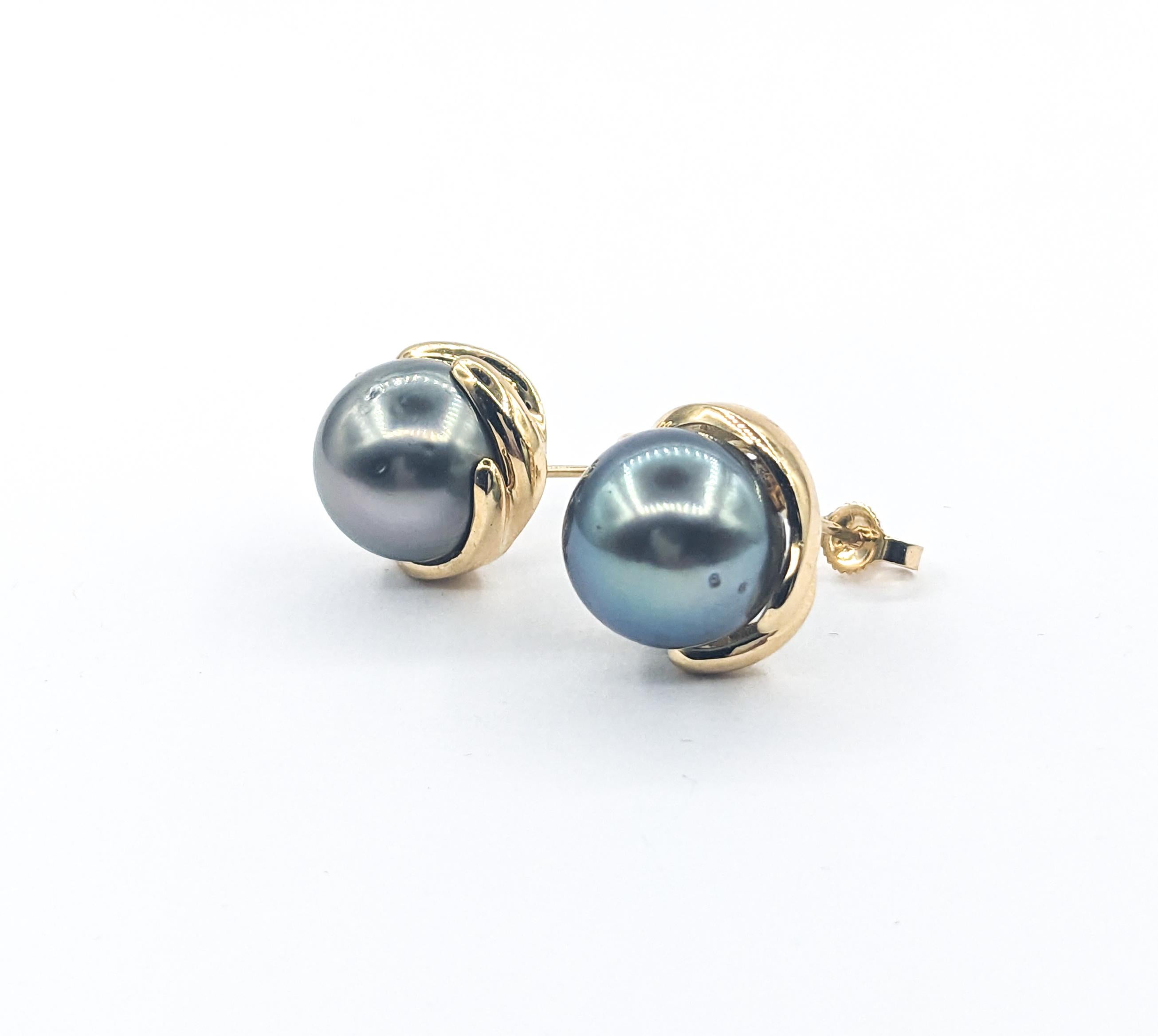 11.5mm Tahitian & Diamond Stud Earrings

Introducing these beautiful Gemstone Fashion Stud Earrings, crafted in 14kt yellow gold. The earrings feature 0.08ctw diamonds with SI clarity and a near colorless white hue, complemented by 11.5mm Tahitian