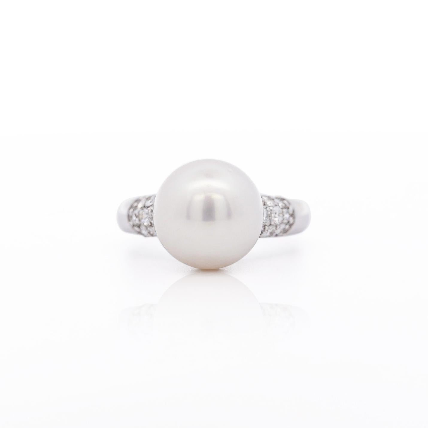 Donna Anello in platino con perle bianche da 11,5 mm e diamanti a taglio rotondo in vendita