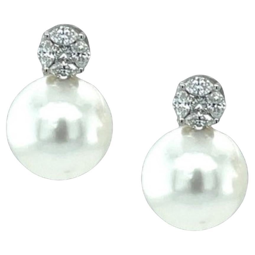 Boucles d'oreilles en or blanc 18 carats, perles des mers du Sud blanches de 11,5 mm et diamants en vente
