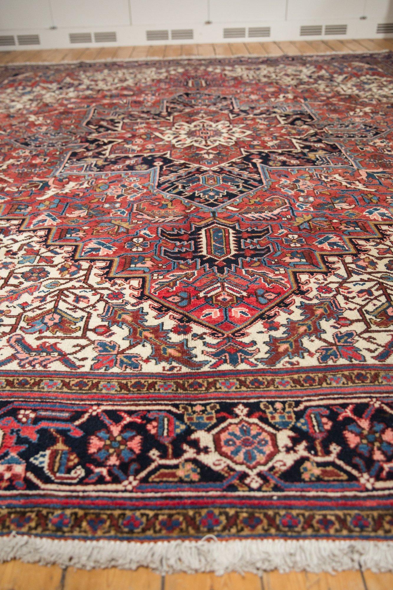 Quadratischer Heriz-Teppich im Zustand „Gut“ im Angebot in Katonah, NY