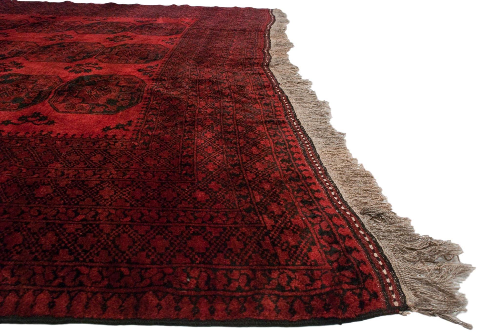 Vintage Afghani Ersari Design Carpet  In Excellent Condition For Sale In Katonah, NY