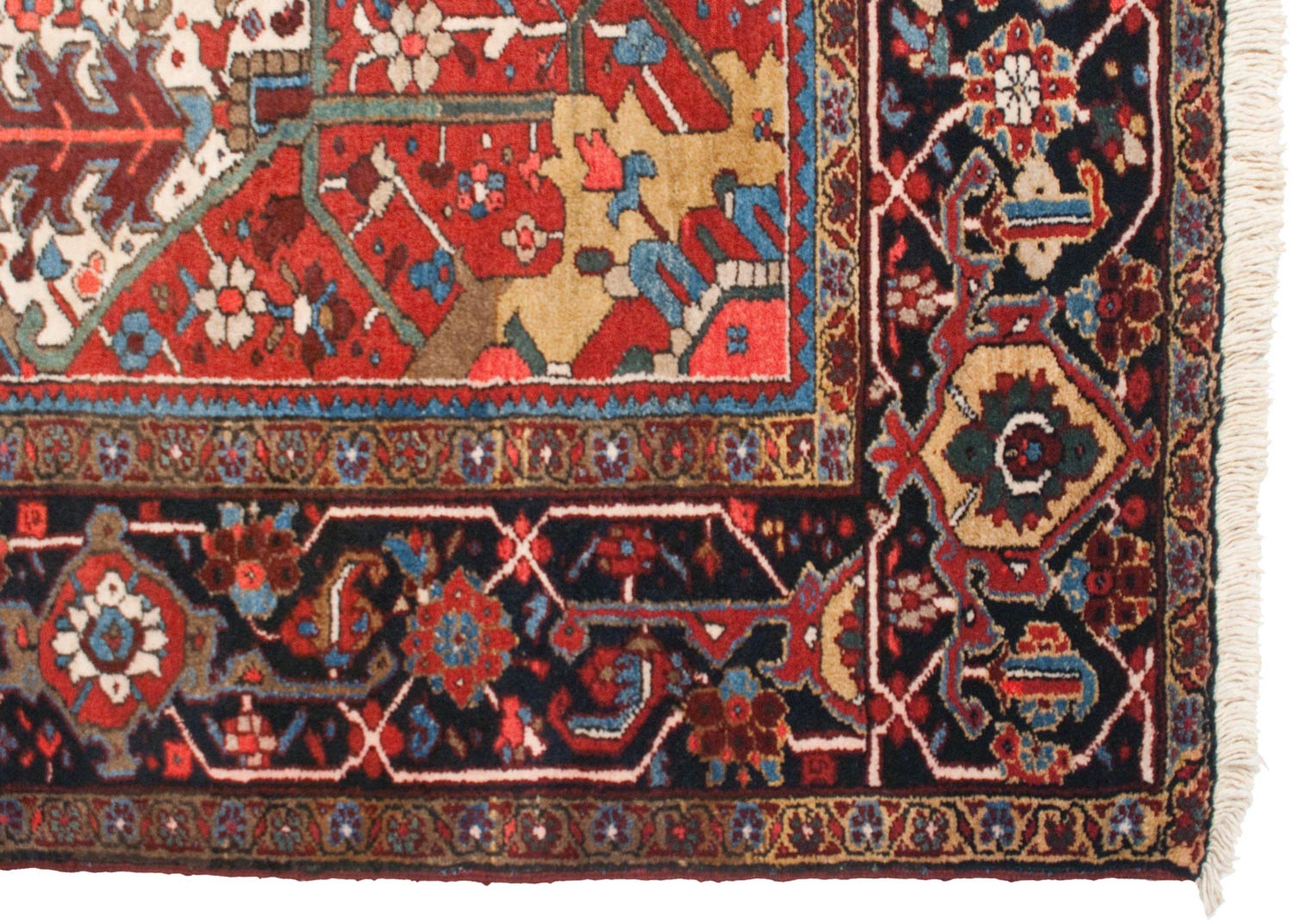 Vintage Heriz Carpet In Excellent Condition For Sale In Katonah, NY