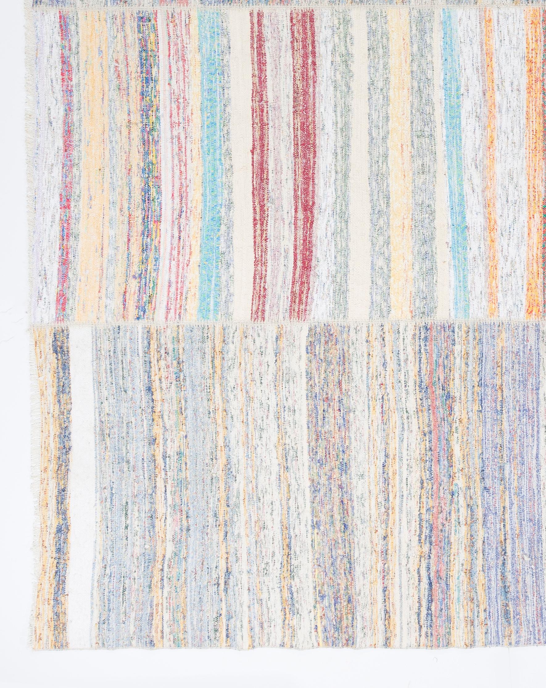 Vintage Cotton Striped Kilim. Handmade Turkish Rag Rug. Flat-Weave In Good Condition For Sale In Philadelphia, PA