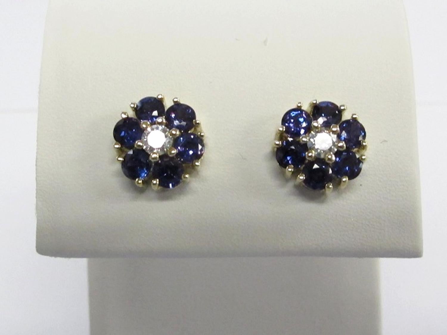 1.16 Carat Alexandrite and Diamond Earrings 18 Karat Yellow Gold In New Condition In Los Angeles, CA