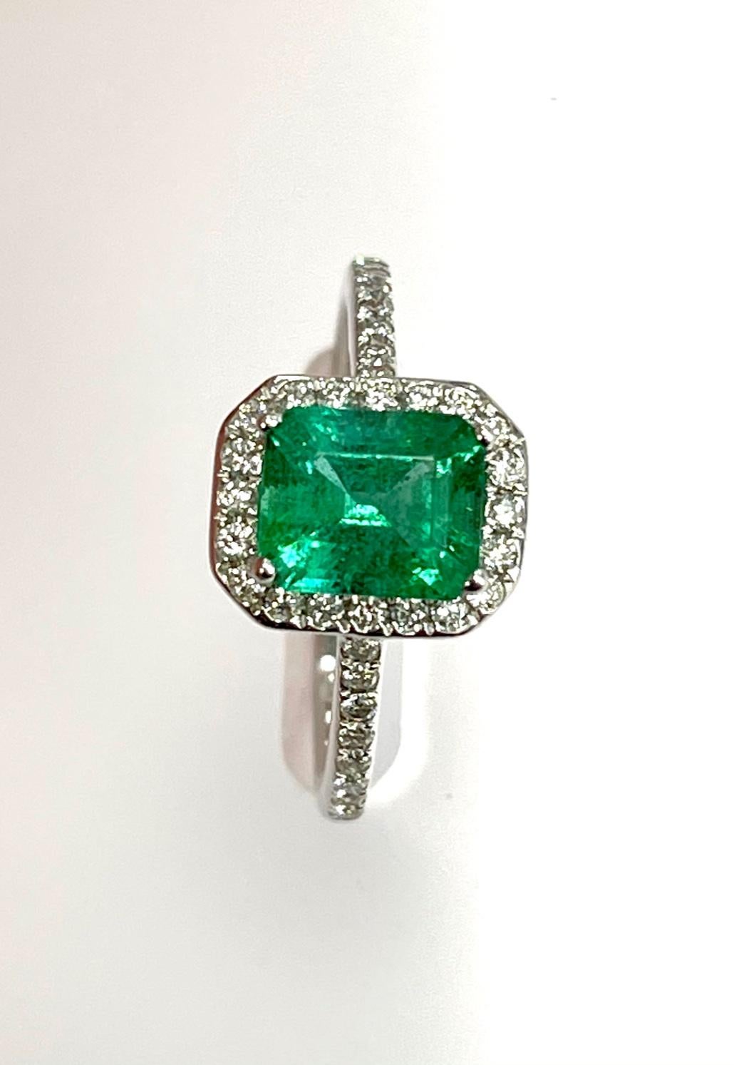 Modern 1.16 Carat Emerald Diamond Cocktail Ring For Sale