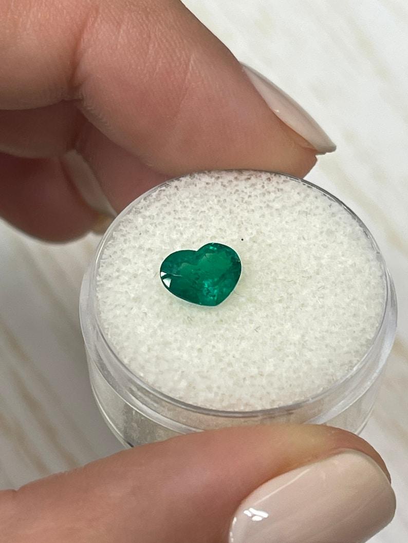 1.16 Karat kolumbianischer Smaragd im Herzschliff  Intensives Muzo Grün Loser Edelstein (Moderne) im Angebot