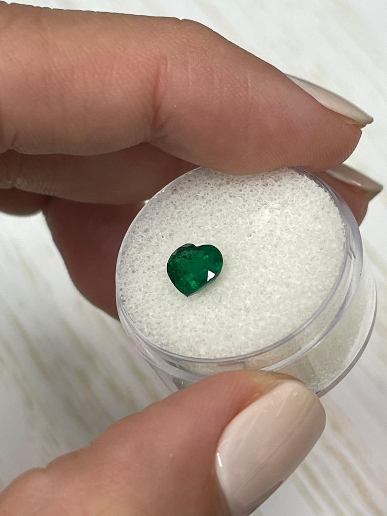 Modern 1.16 Carat Heart-Cut Zambian Emerald  Dark Green 6.7x6.7 Loose Gemstone For Sale