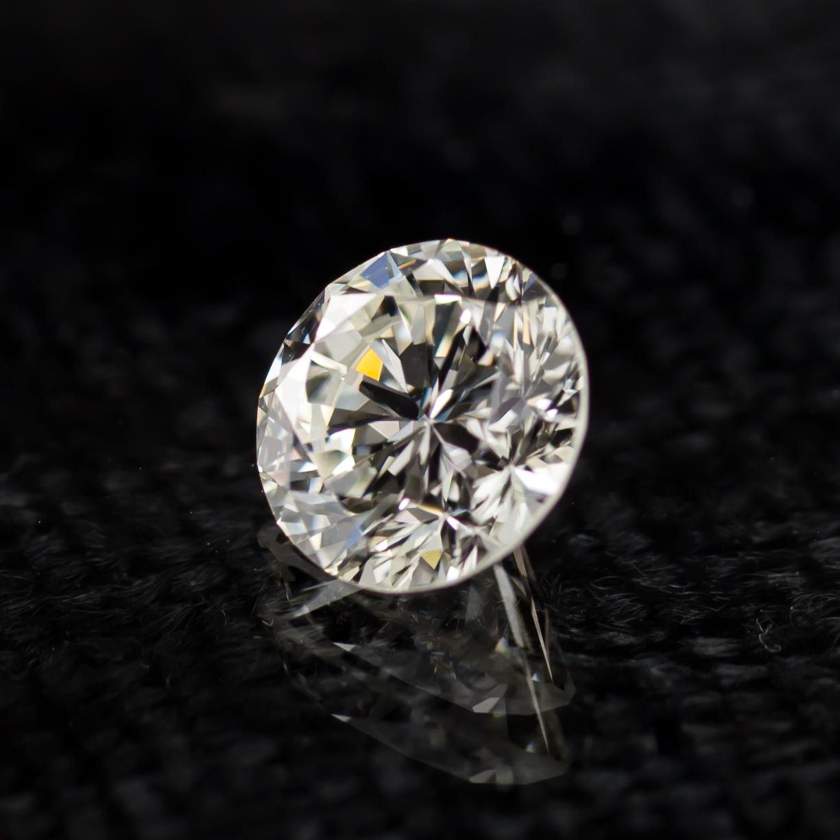 Moderne Diamant rond taille brillant de 1,16 carat certifié GIA K/VS1 en vente