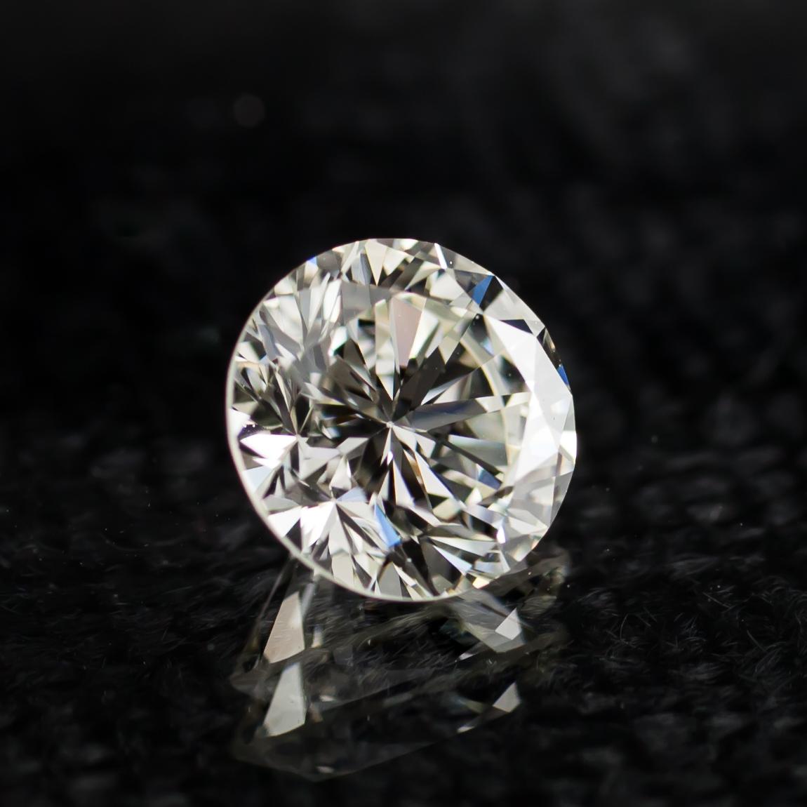 Diamant rond taille brillant de 1,16 carat certifié GIA K/VS1 Unisexe en vente