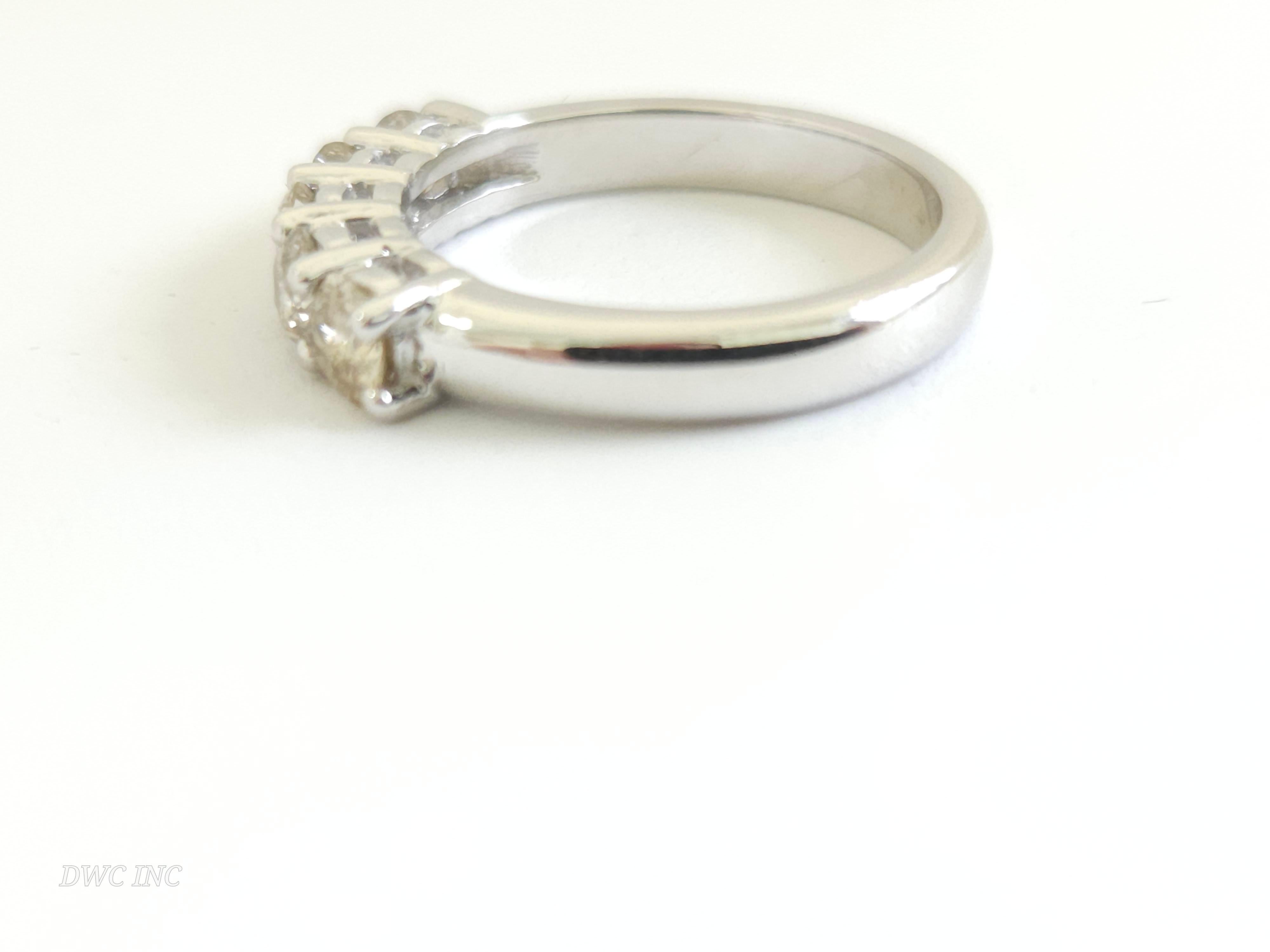 1.16 Karat  Mini-Ring aus Weißgold mit natürlichem Diamant 14K  im Zustand „Neu“ im Angebot in Great Neck, NY