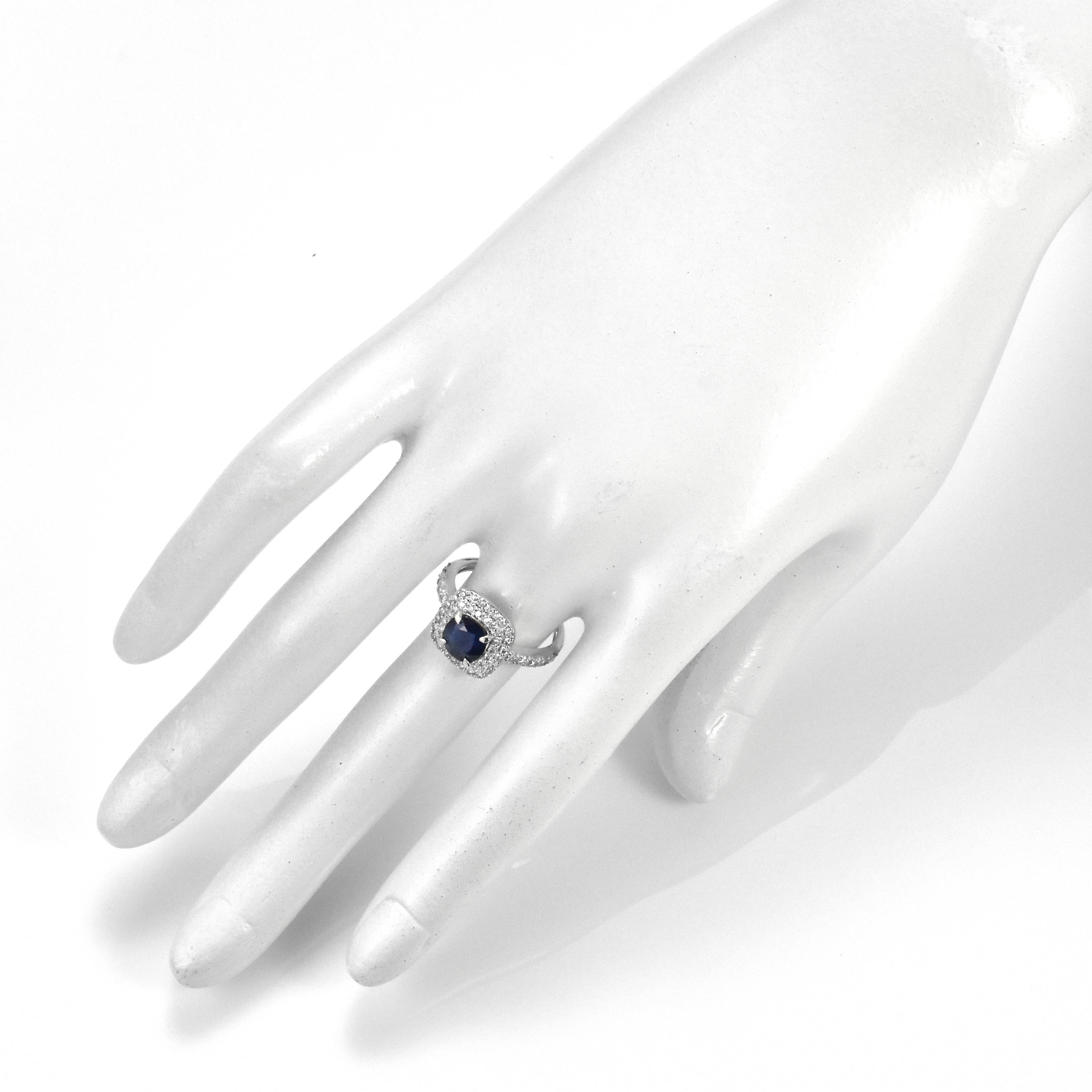 1.16 Carat Natural Royal Blue, No Heat Sapphire & Diamond Ring Made in Platinum In New Condition For Sale In Tokyo, JP