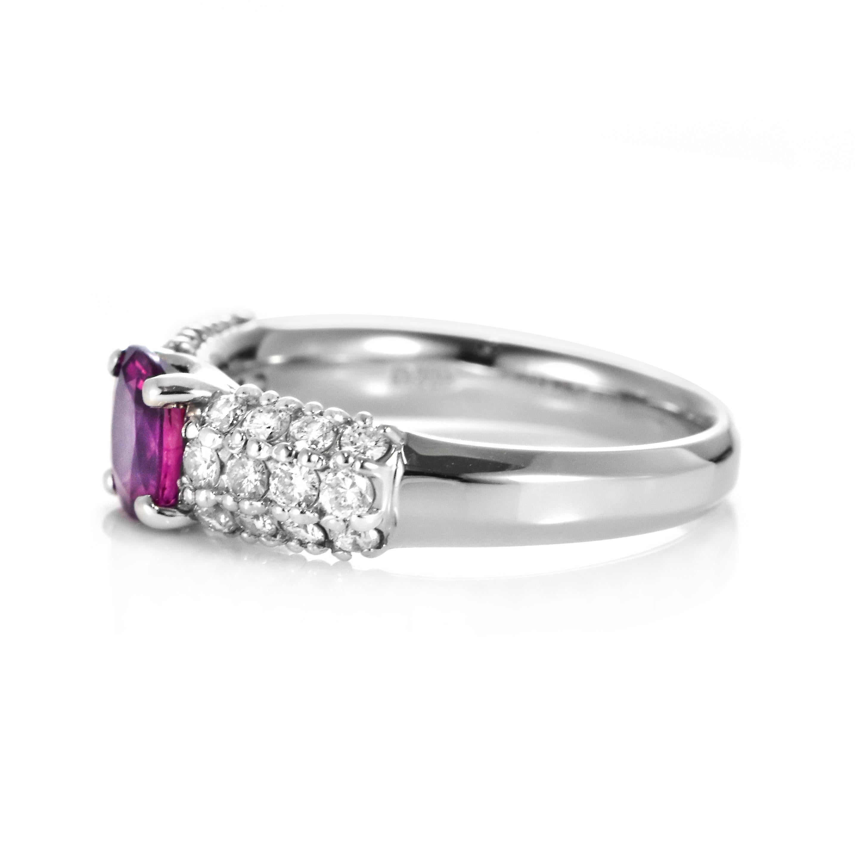1.16 Karat natürlicher Rubin und Diamant-Cluster-Ring aus Platin im Angebot 4