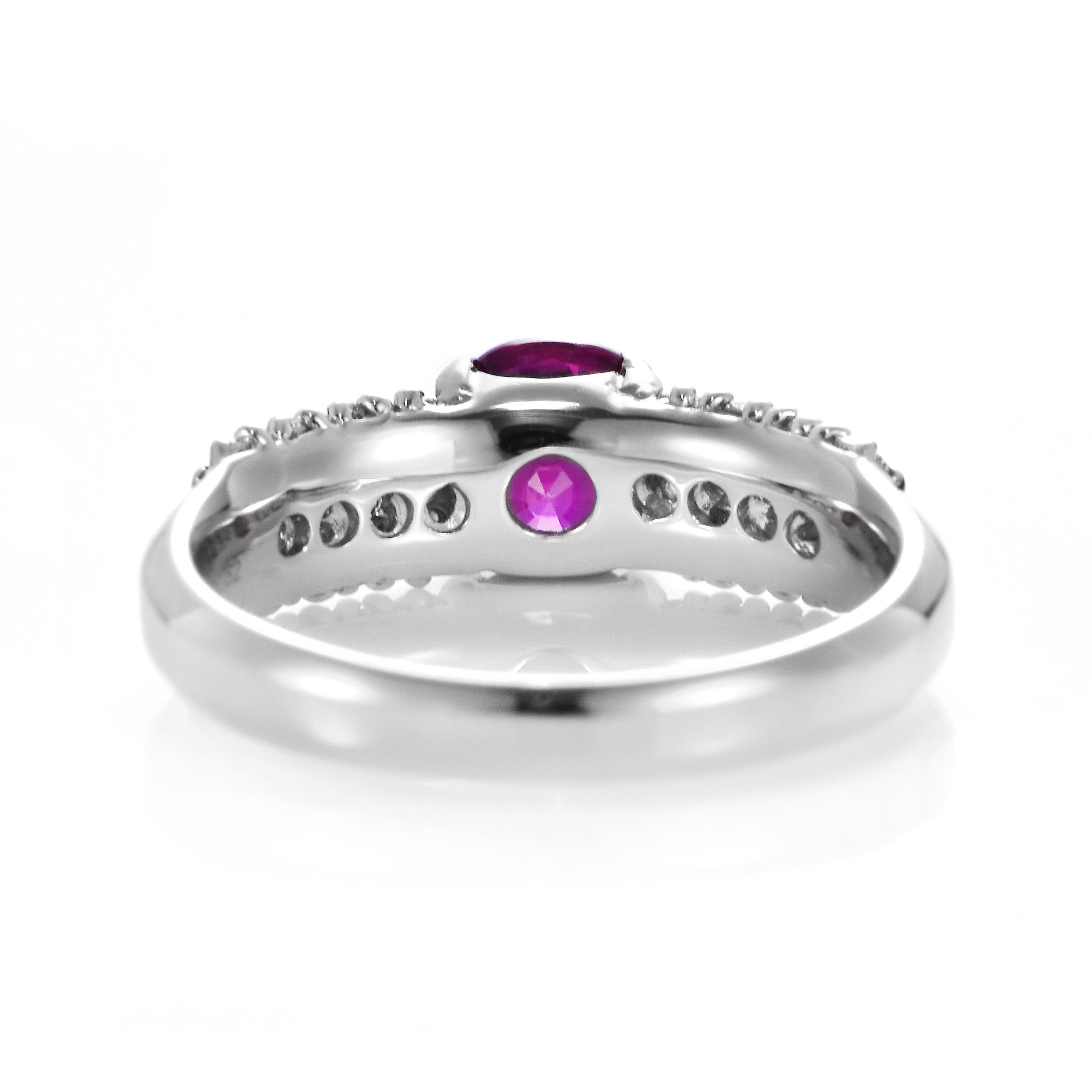 1.16 Karat natürlicher Rubin und Diamant-Cluster-Ring aus Platin im Angebot 6