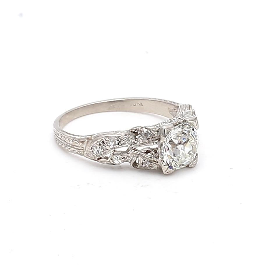 1.16 Carat Old European Cut H VS2-VVS2 Diamond Platinum Art Deco Ring In Good Condition For Sale In New York, NY