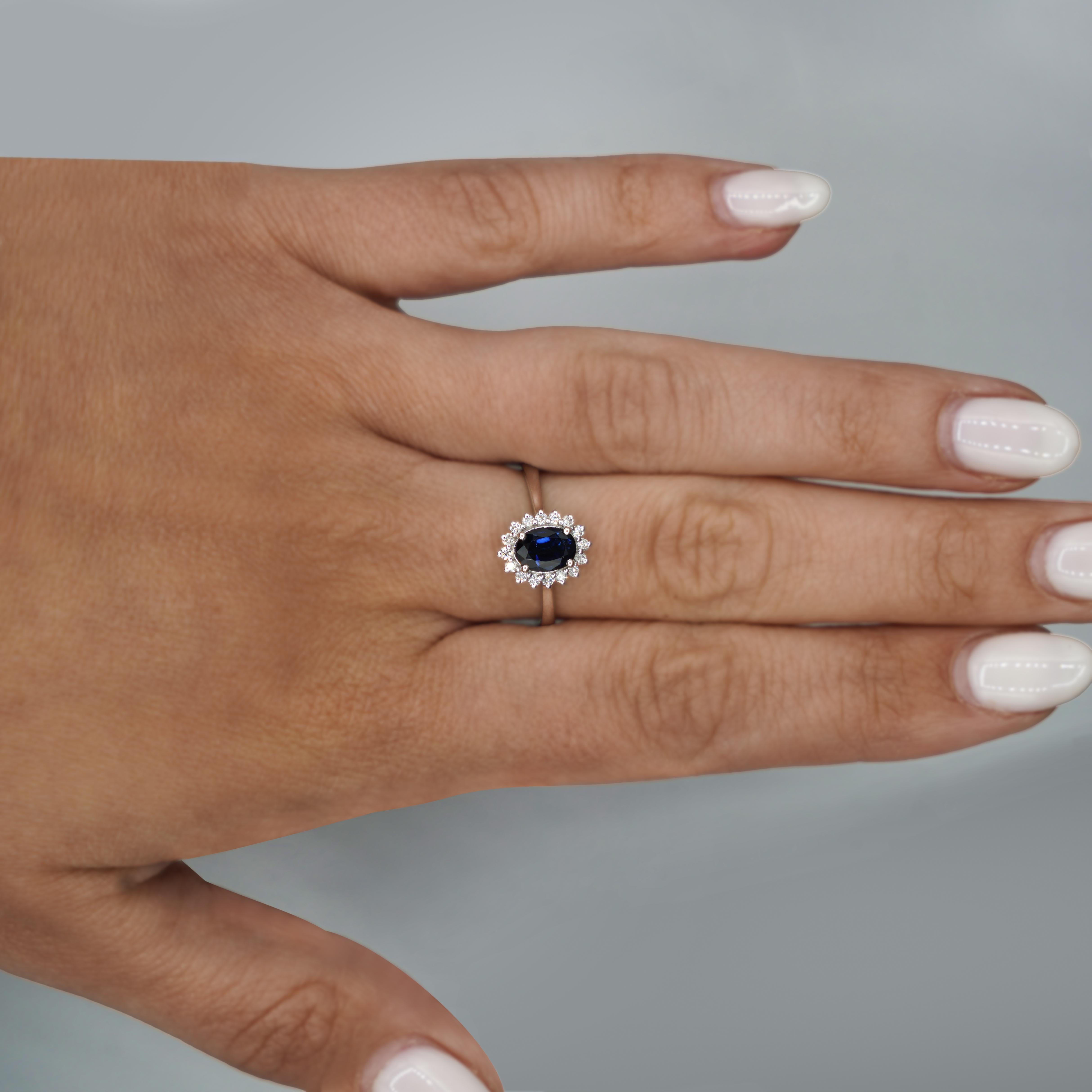 1,16 Karat Ovaler blauer Saphir & Diamant Halo 18K Weißgold Ring mit Halo (Moderne) im Angebot