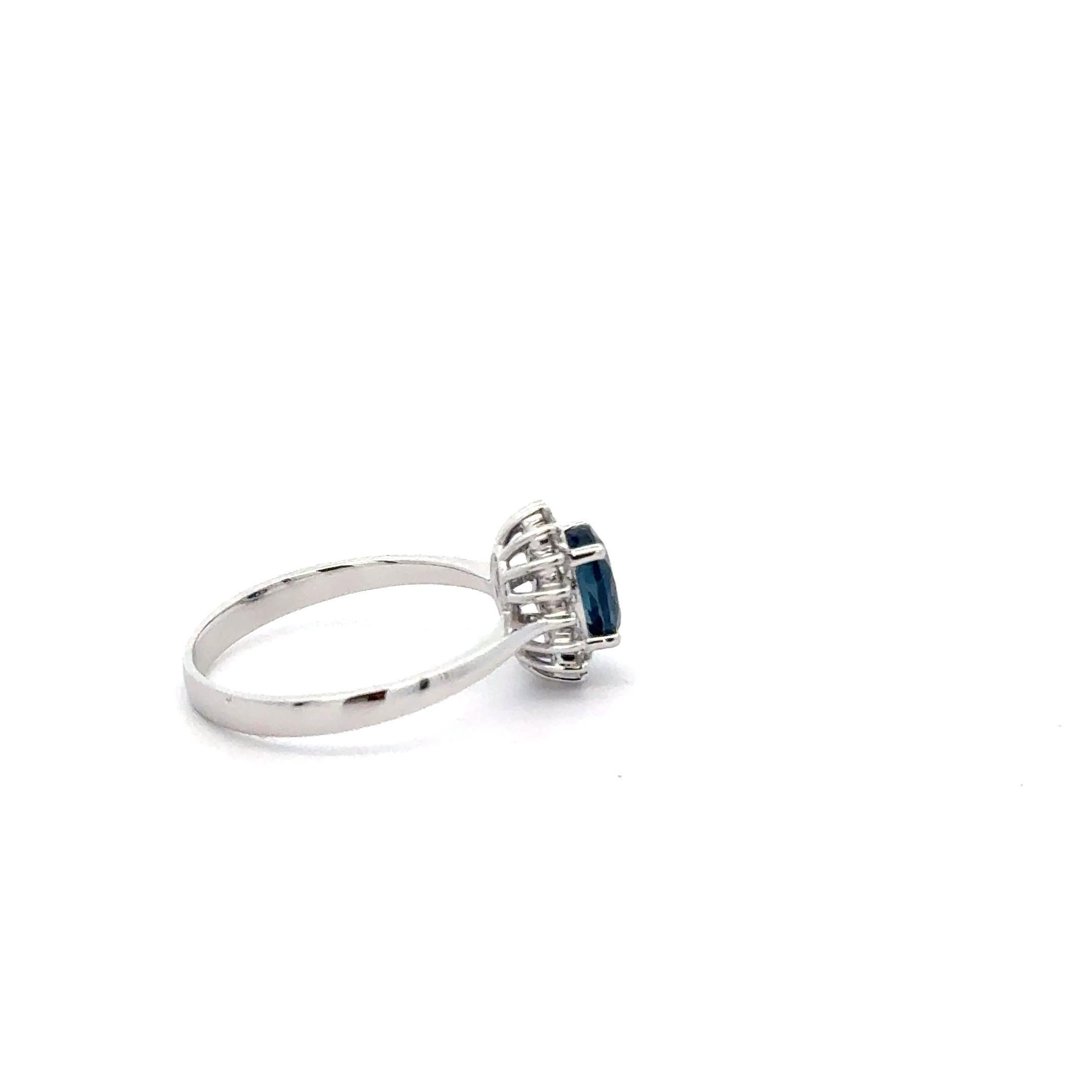 1,16 Karat Ovaler blauer Saphir & Diamant Halo 18K Weißgold Ring mit Halo im Zustand „Neu“ im Angebot in Miami, FL