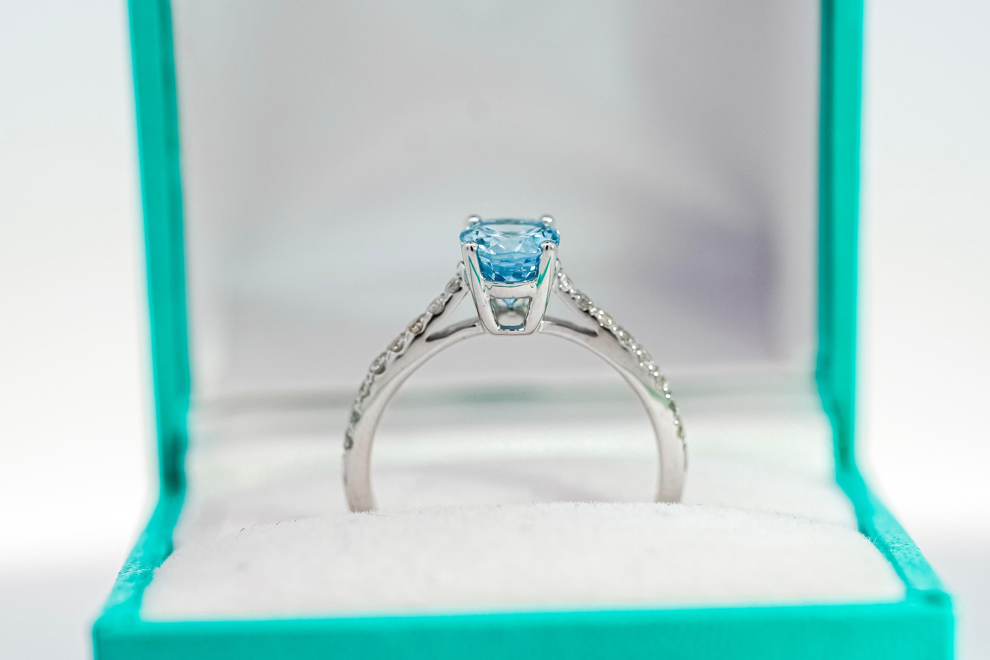 Oval Cut 1.16 Carat Oval-Cut Aquamarine and Diamond 14K White Gold Solitaire Ring For Sale