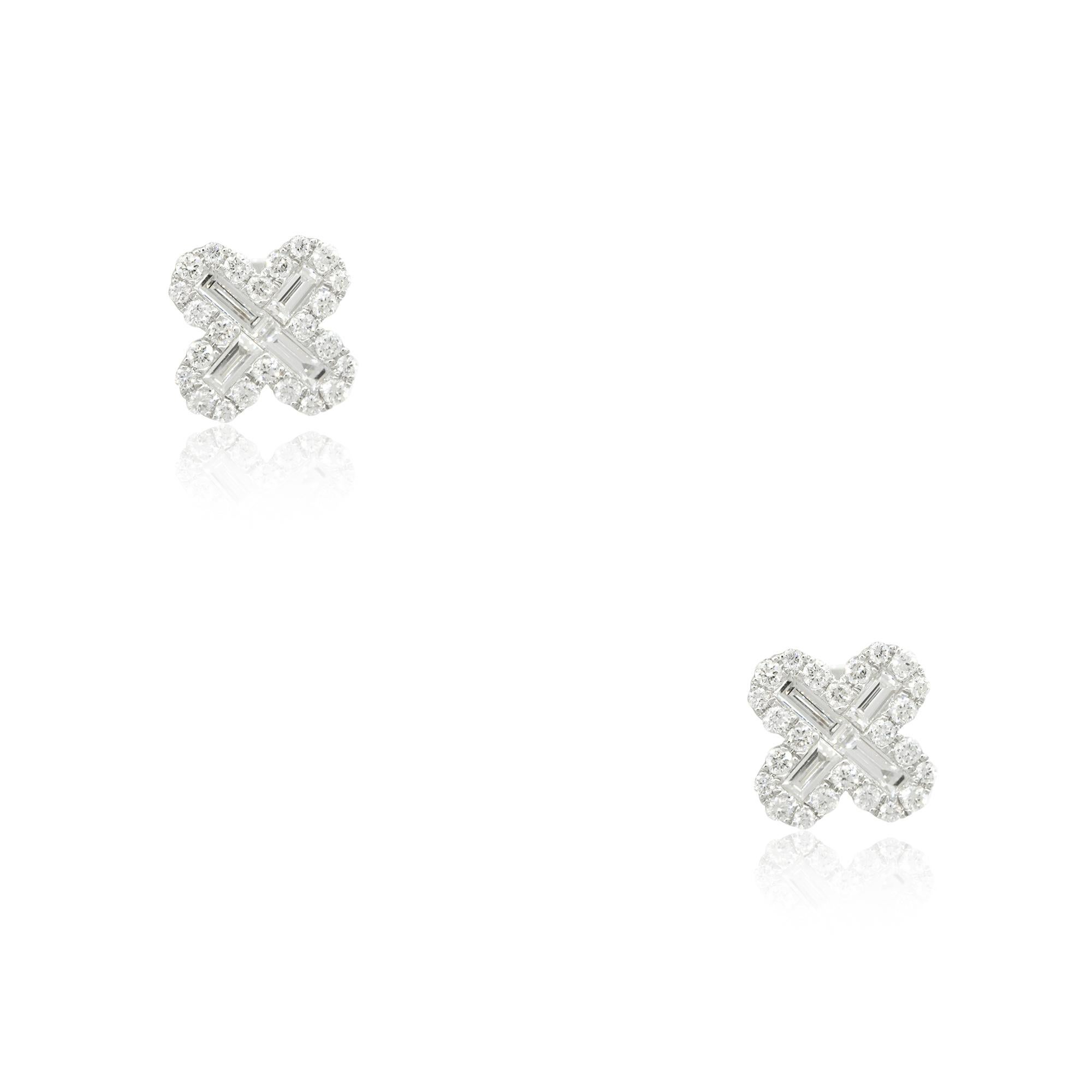 18k White Gold 1.16ctw Round Brilliant and Baguette Diamond Clover Earrings
Material: 18k White Gold
Diamond Details: Approximately 1.16ctw of Round Brilliant and Baguette Cut Diamonds. Diamonds are arranged in the shape of a clover or an