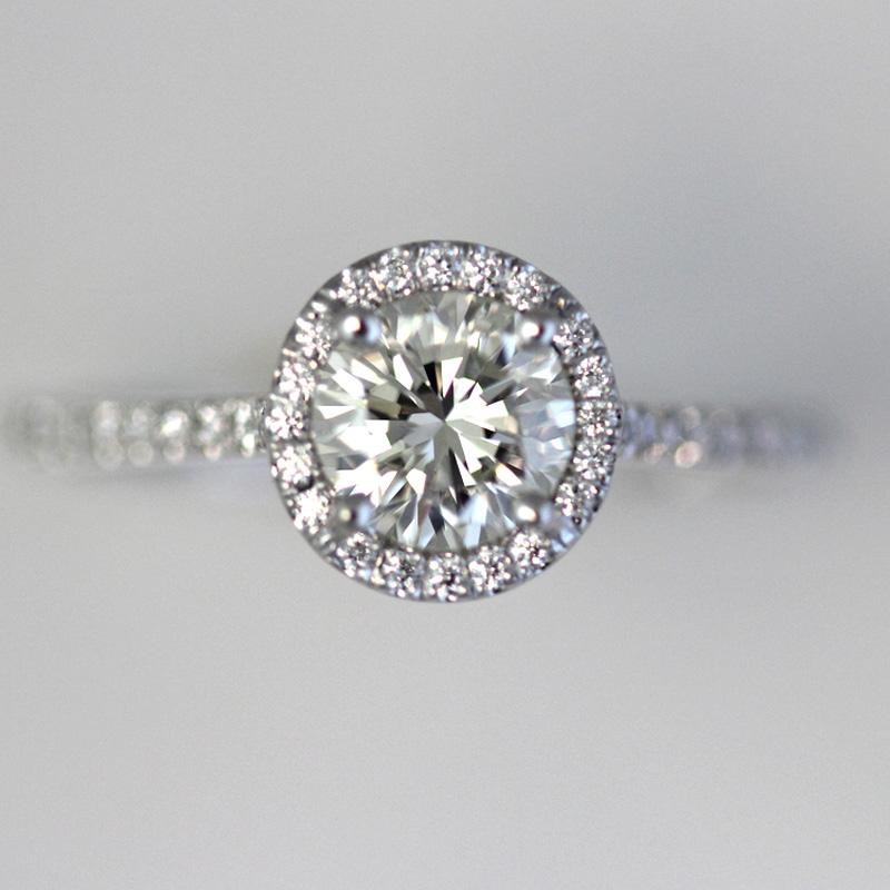 ST090001
Der Ring kann auch ohne den Mittelstein gekauft werden. Ich kann einen anderen Mittelstein liefern, der Ihrem Budget entspricht, wenn es höher oder niedriger ist.
Wenn der Ring bereits verkauft ist, wird er auf Bestellung angefertigt und