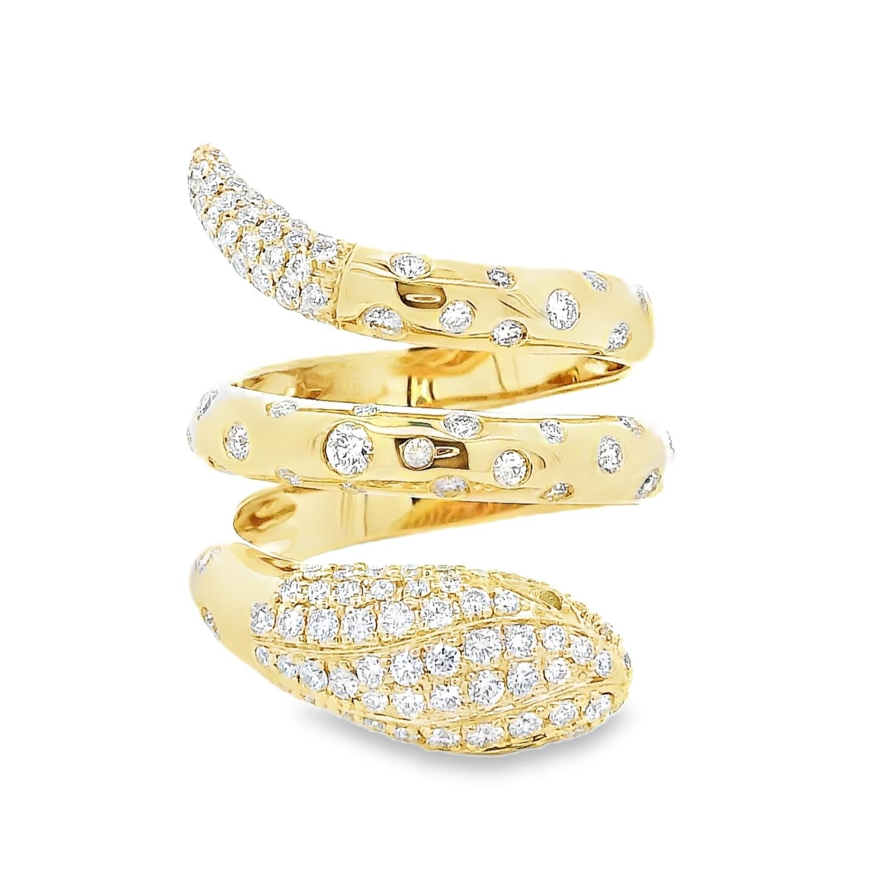 Anillo de diamantes en forma de serpiente de 1,16 quilates en oro amarillo de 18 quilates Moderno en venta