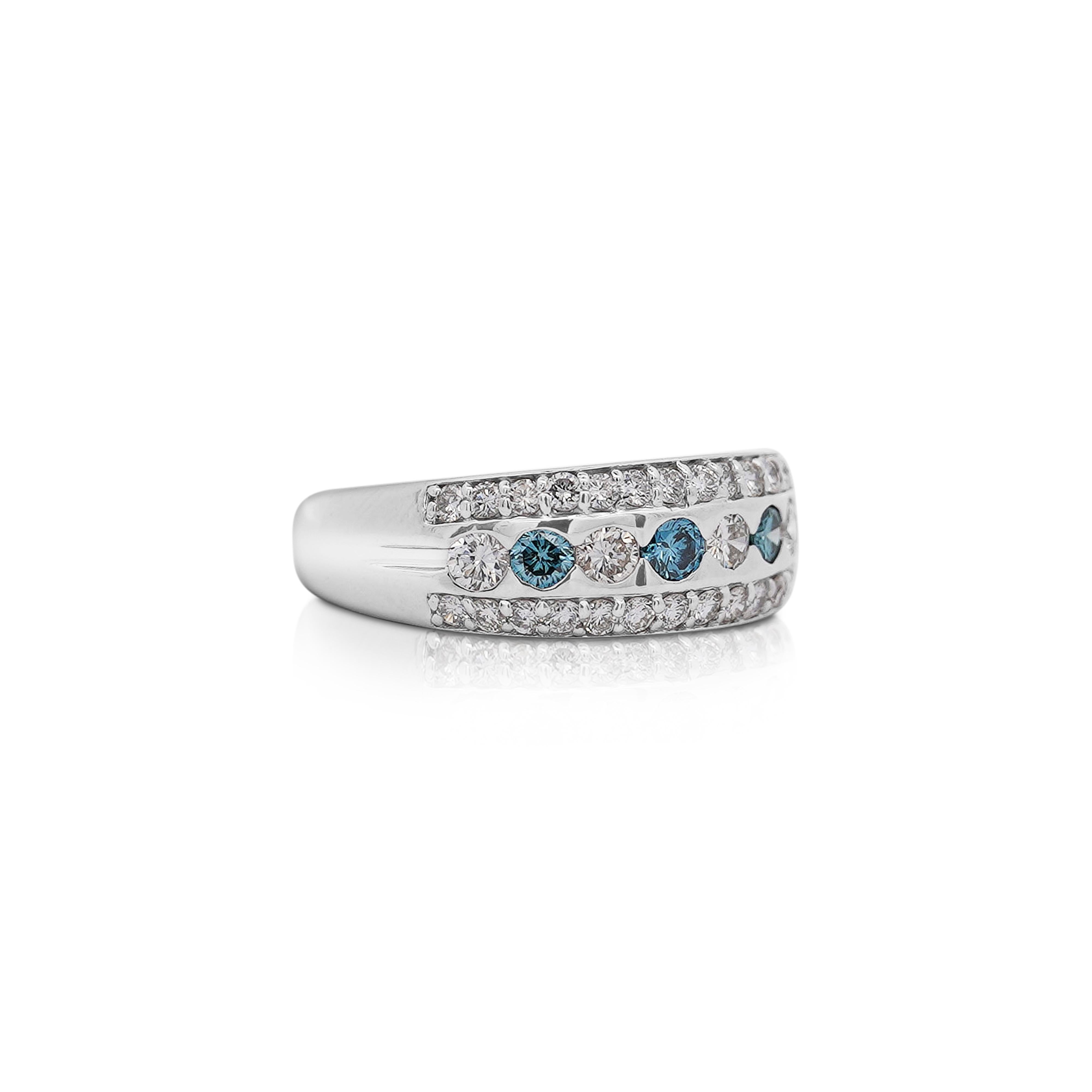Anello a fascia a tre file di diamanti bianchi e blu con incastonatura a canale da 1,16 carati In condizioni Nuovo in vendita a Miami, FL