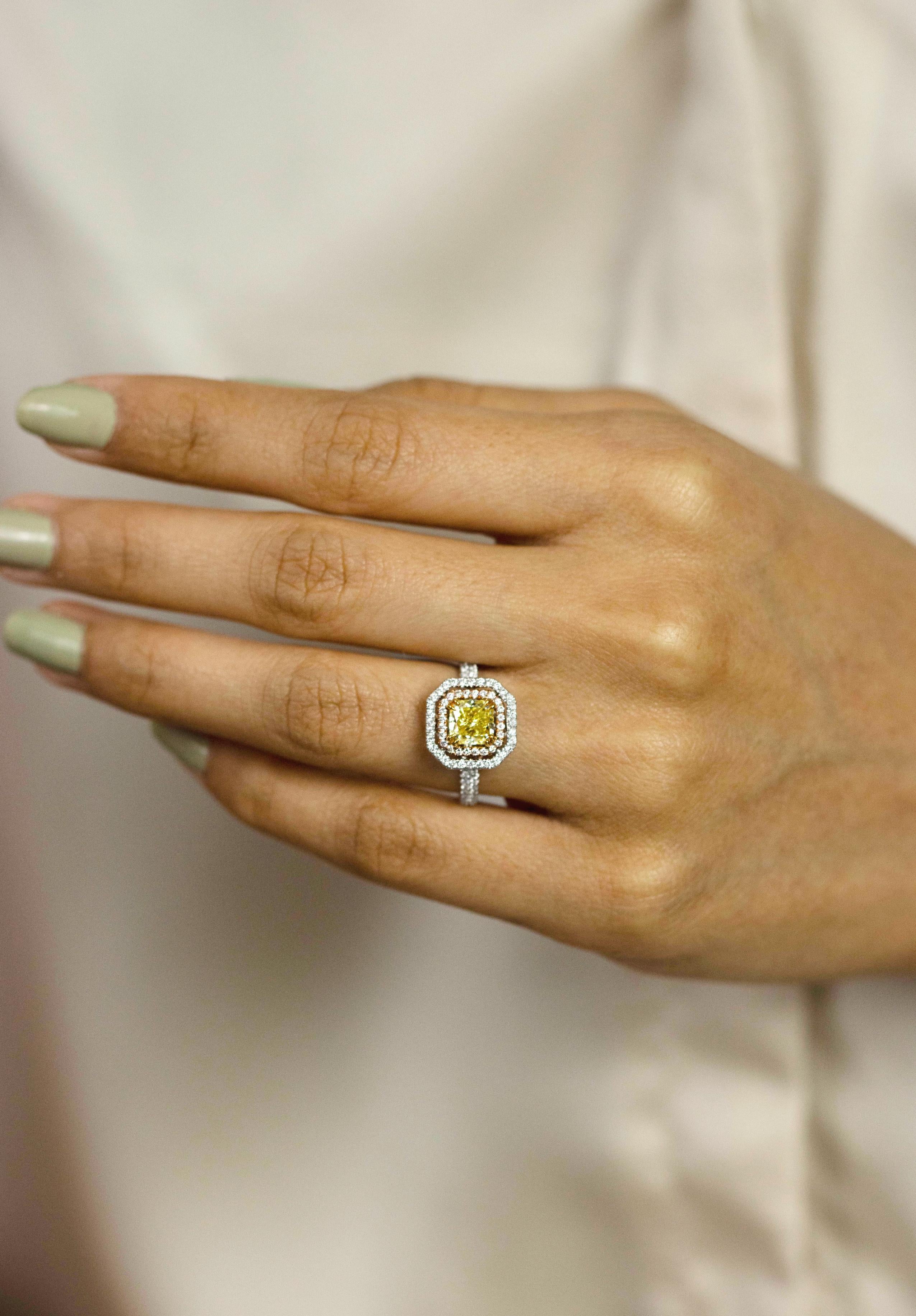 Verlobungsring mit 1,16 Karat gelbem Fancy-Diamant im Strahlenschliff mit doppeltem Halo im Zustand „Neu“ im Angebot in New York, NY