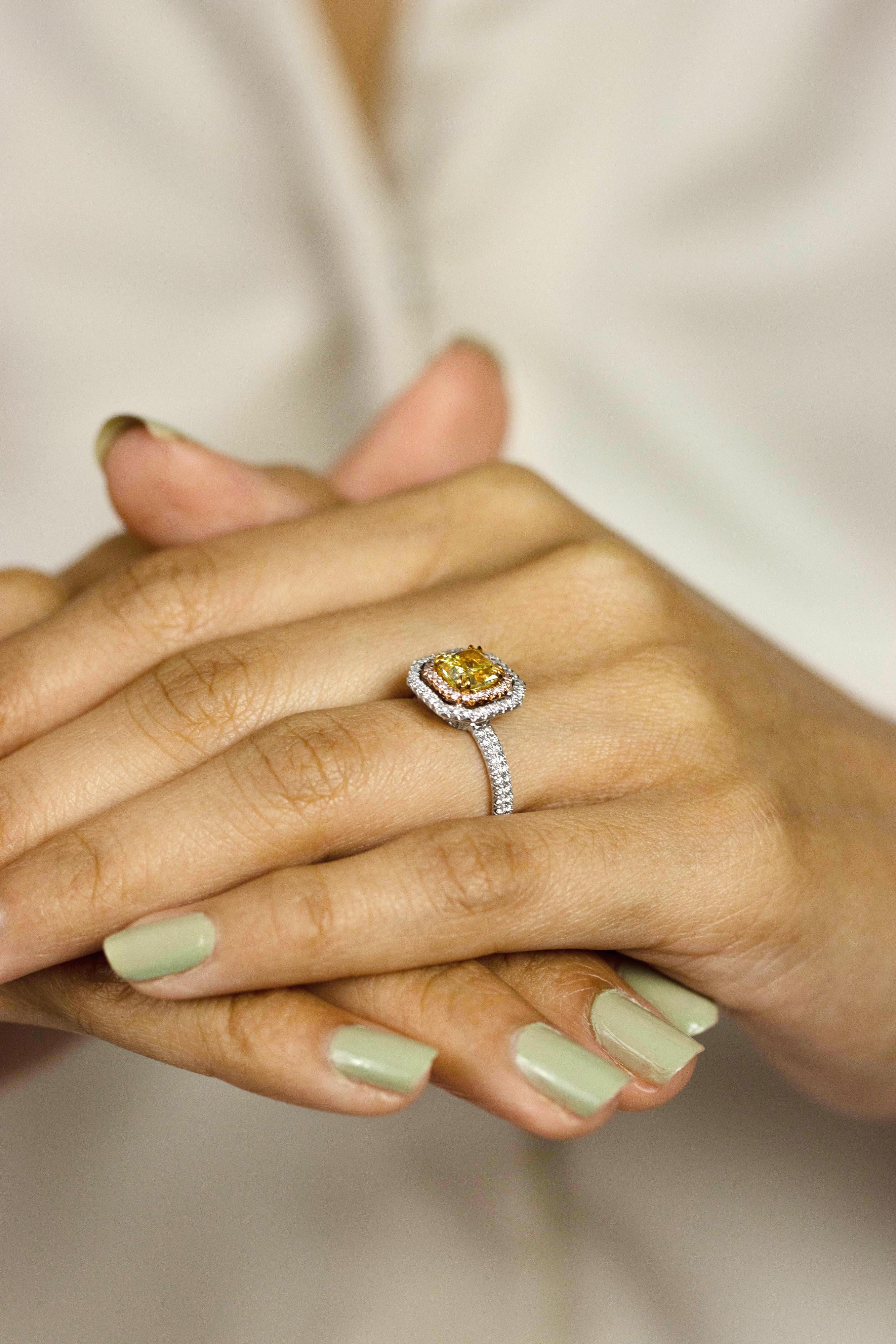 Verlobungsring mit 1,16 Karat gelbem Fancy-Diamant im Strahlenschliff mit doppeltem Halo Damen im Angebot