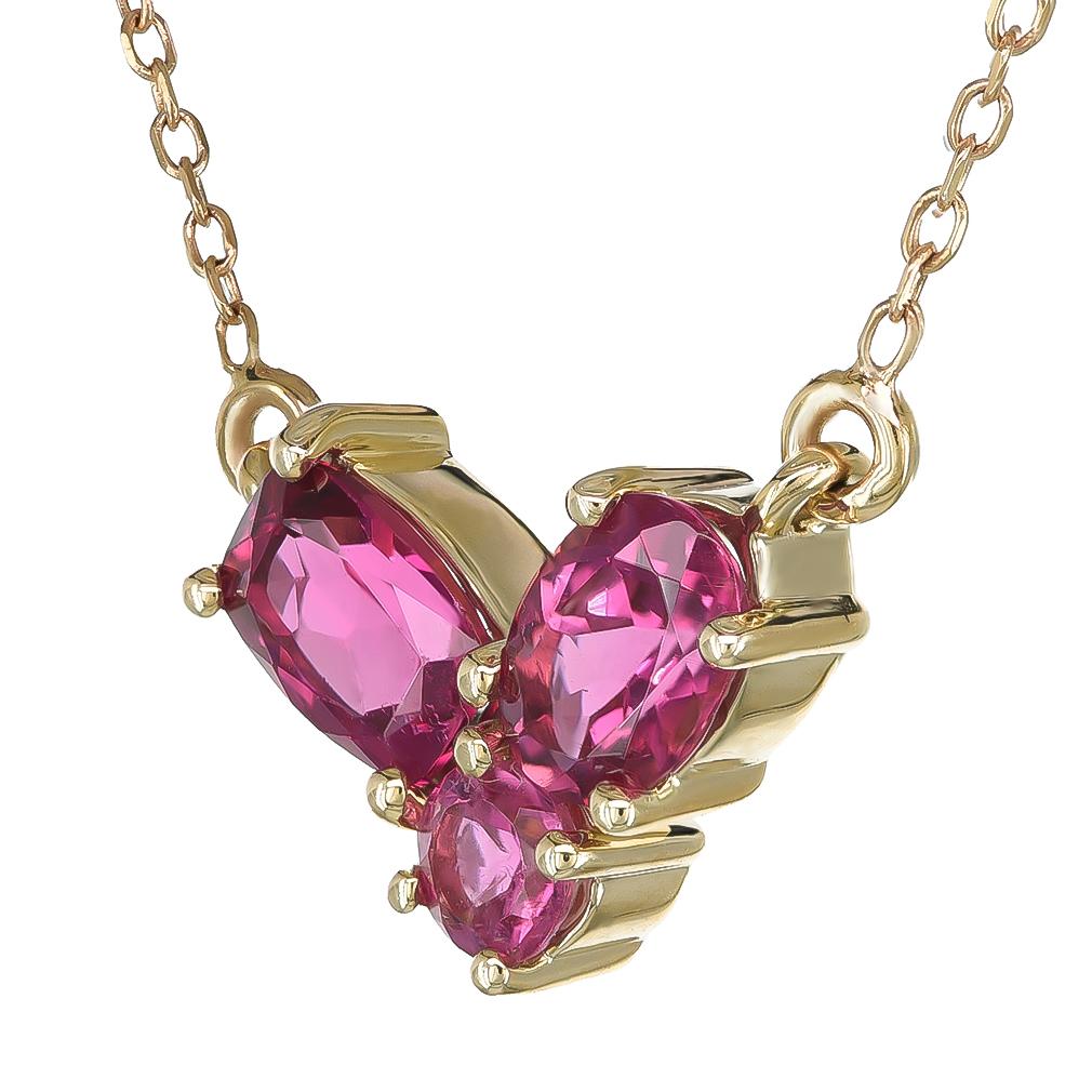 Scopri la straordinaria bellezza della rubellite, elegantemente incastonata nell'oro giallo 14K. Questa straordinaria pietra preziosa, nota per la sua vibrante tonalità rosa, cattura l'essenza della raffinatezza e dello stile, rendendola un'aggiunta