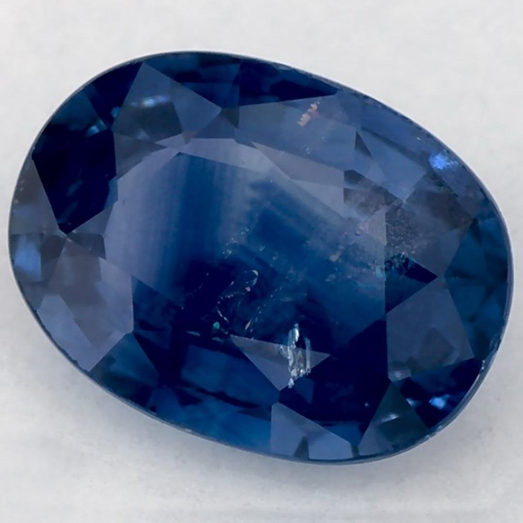 Dieser natürliche blaue Saphir bietet Eleganz und Raffinesse. Mit seiner satten Farbsättigung und seinem präzisen Schliff ist er das perfekte Herzstück für einen Verlobungsring oder ein luxuriöses Schmuckdesign.

Dieser Saphir stammt aus Sri Lanka