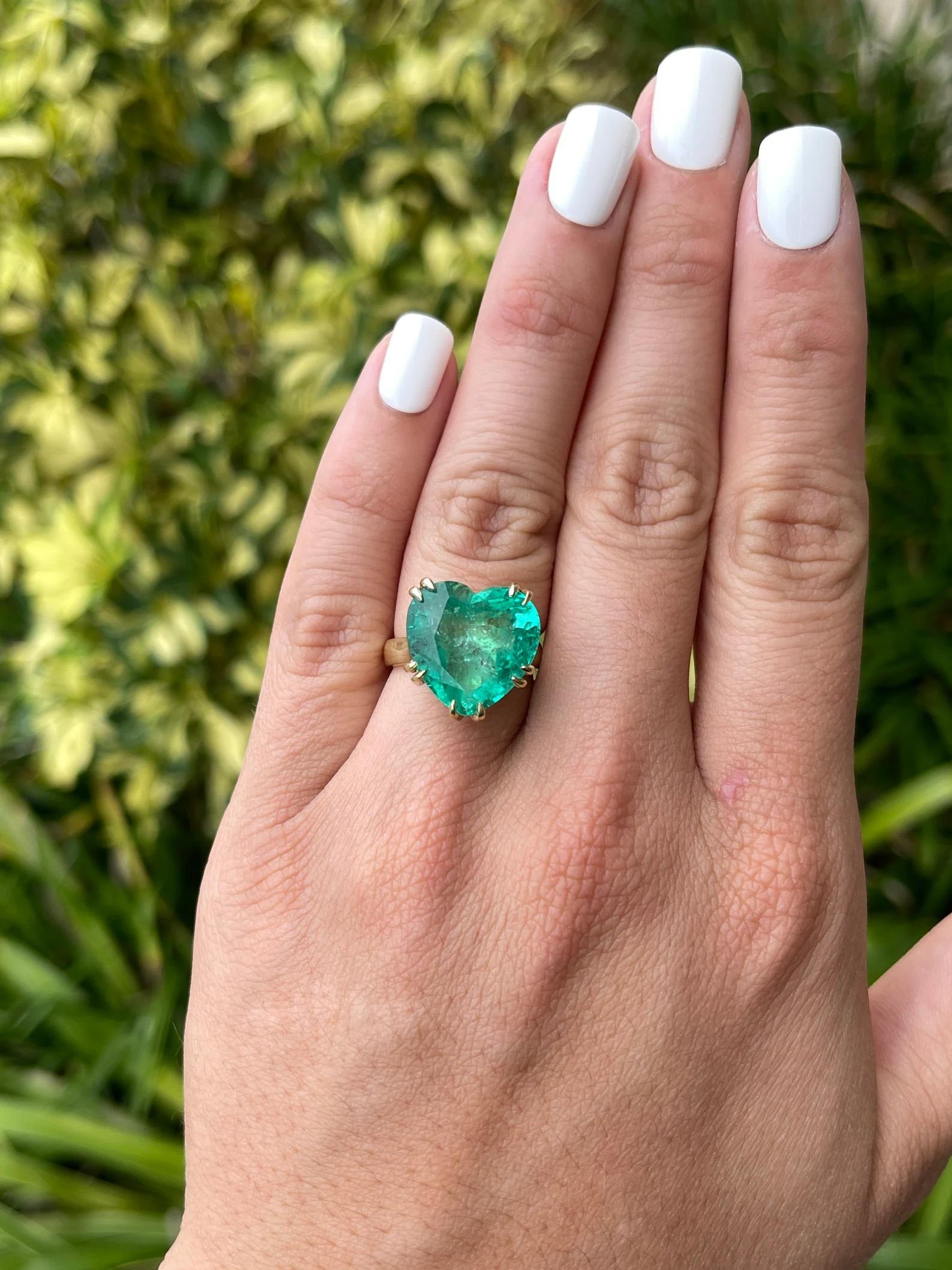 11.62 Carat Top Quality Colombian Emerald-Heart Cut Solitaire Gold Ring 18K  In New Condition For Sale In Jupiter, FL