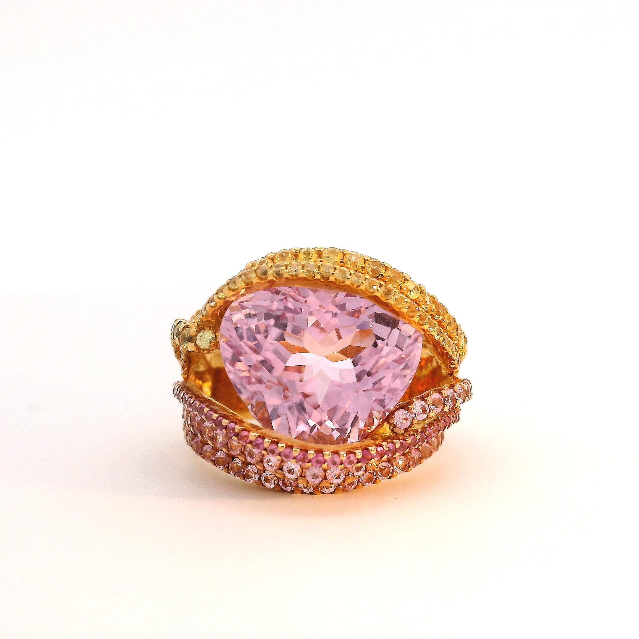 What a truly stunning piece of fine jewellery! This pink Kunzite ring exudes luxury from every delicate detail. At its heart lies a truly magnificent pink Kunzite gemstone of remarkable size and fine clarity, cut to maximize its natural beauty.