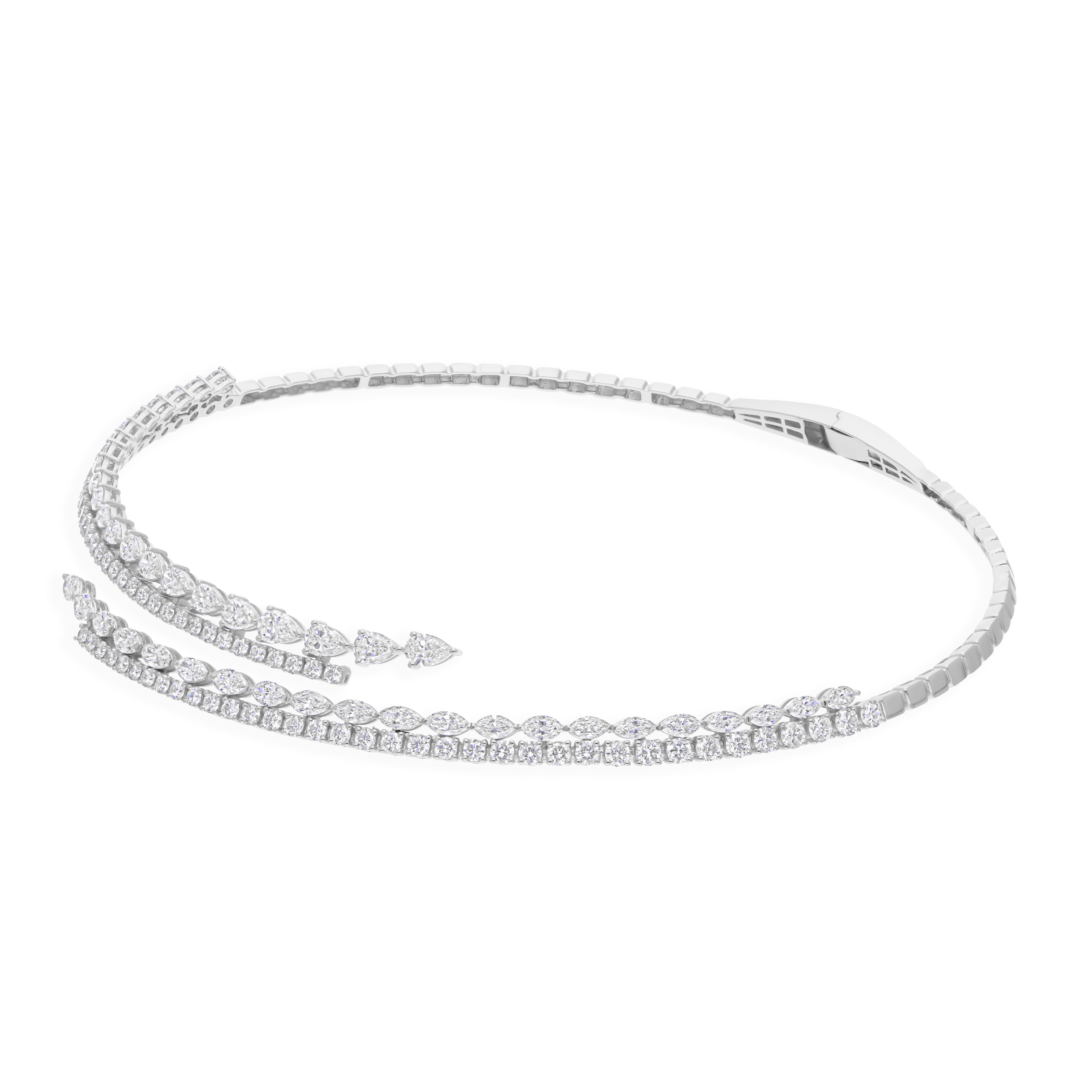 Realizzata in oro a 14 carati, questa collana è impreziosita da 11,63 carati di diamanti scintillanti.

Segui la vetrina di Spectrum Jewels per vedere le ultime collezioni e i pezzi esclusivi. Spectrum Jewels è orgoglioso di essere considerato un