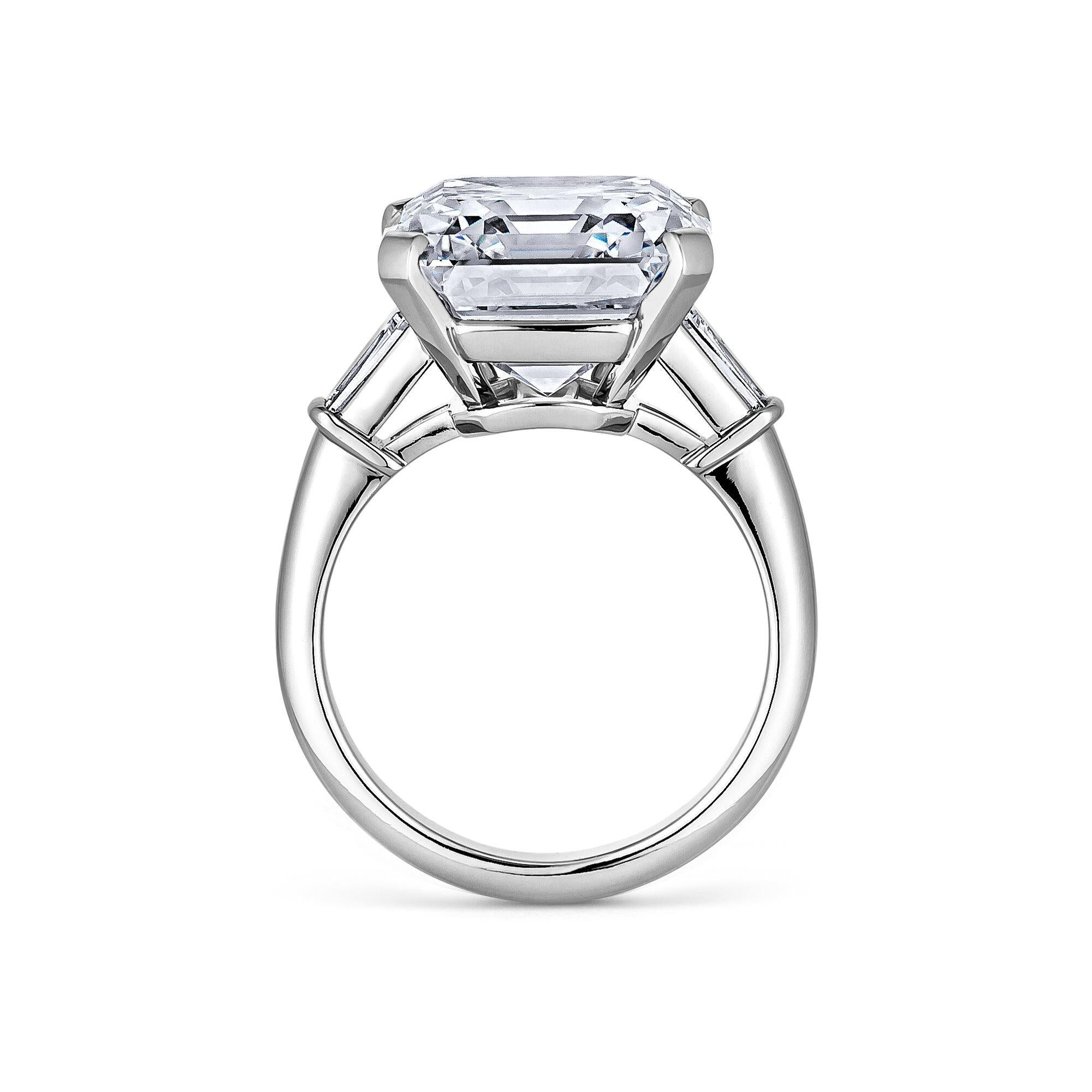 Taille émeraude Bague de fiançailles avec diamant taille émeraude de 11,64 carats en vente