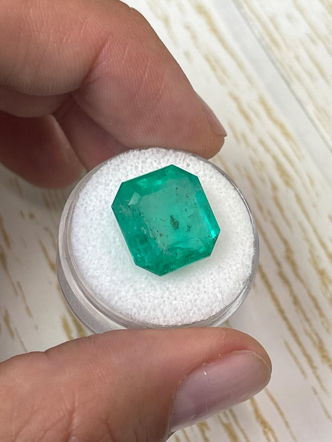 Modern 11.64ct Earthy Green Asscher Cut Colombian Gem 14x14 Genuine May Birthstone For Sale