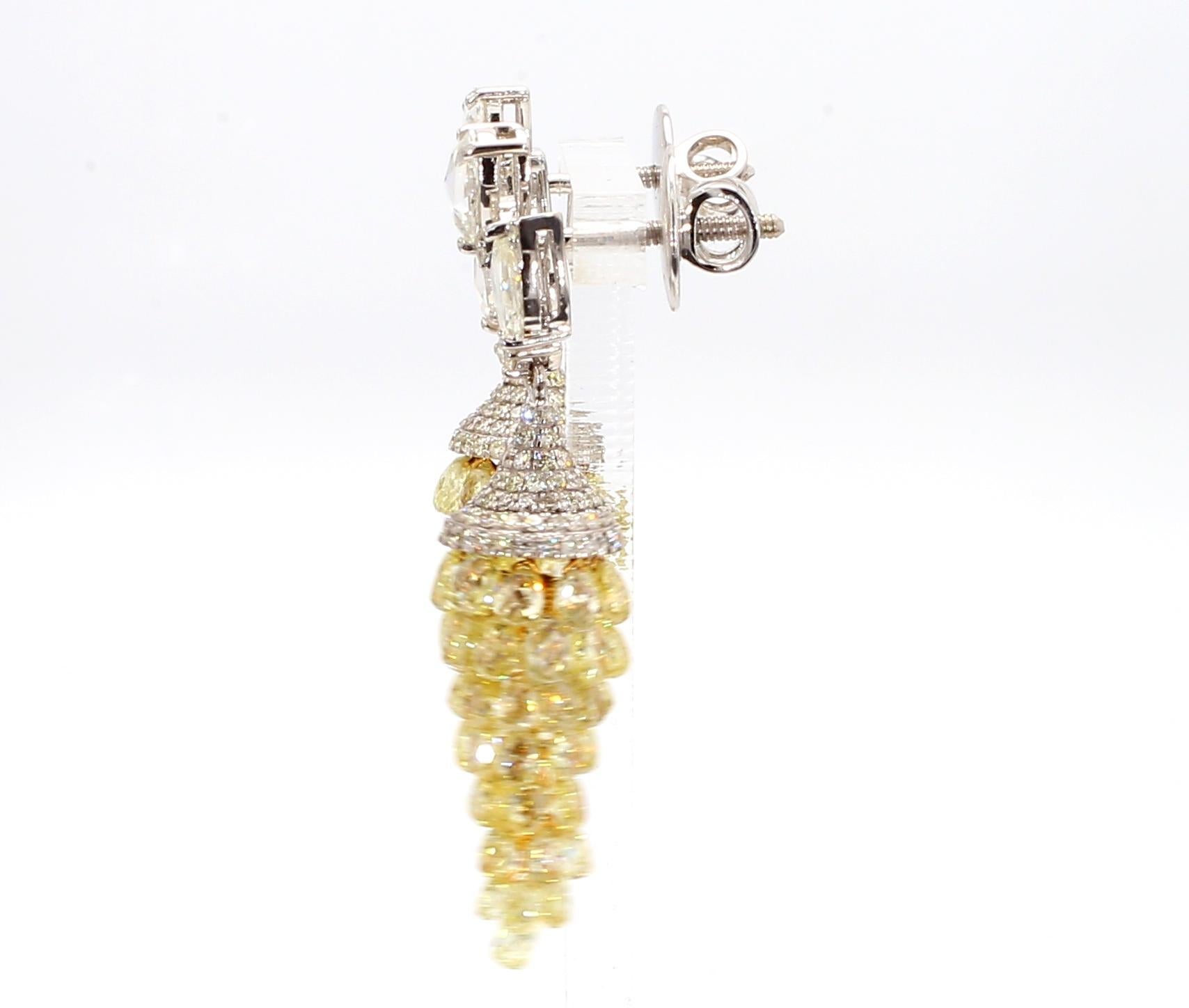 Moderne Boucles d'oreilles en or 18K avec diamants briolettes de 11,65 carats en vente