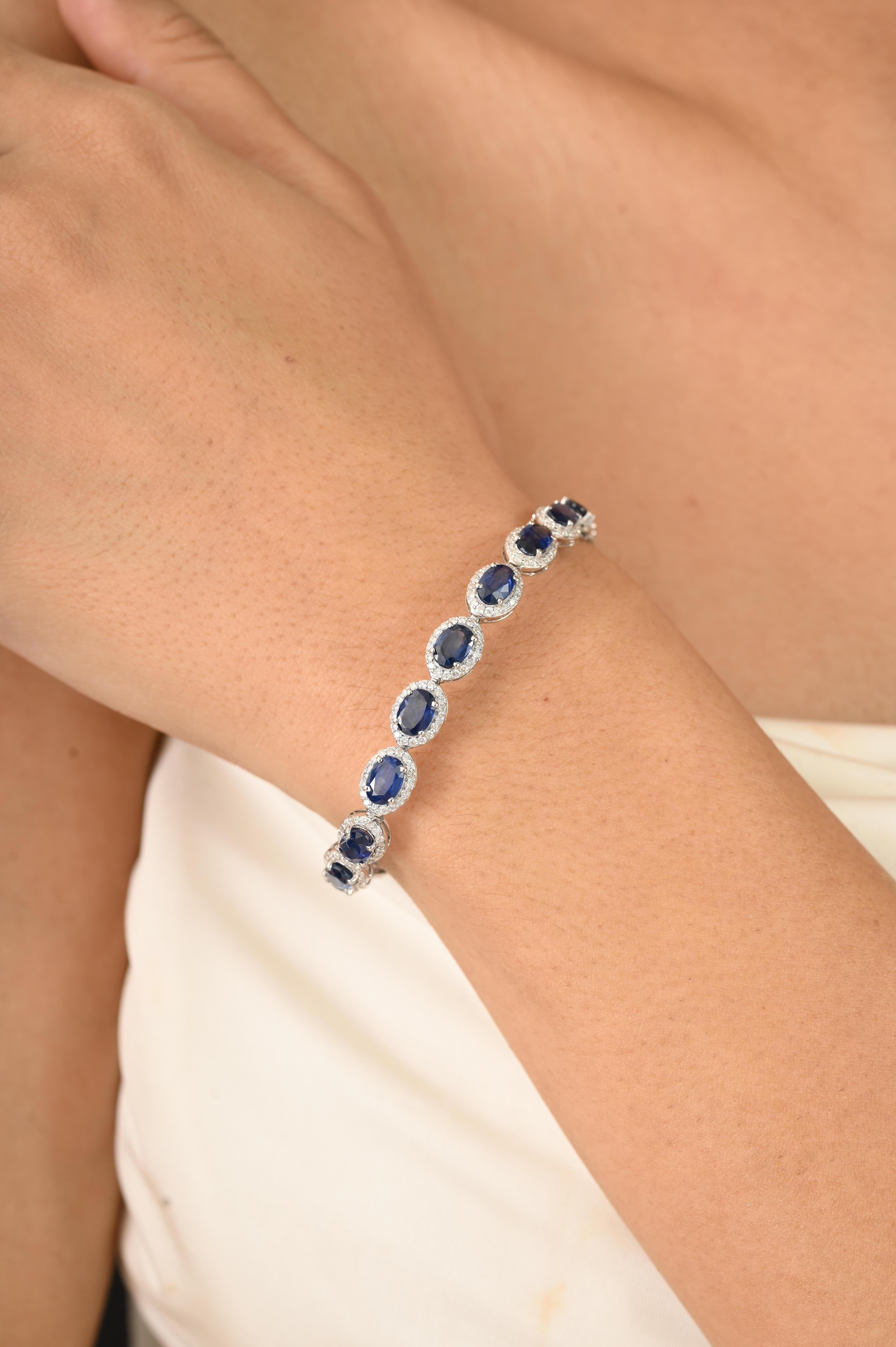Bracciale tennis con zaffiro blu naturale e diamante aureolato da 11,65 carati, oro bianco 18 carati in vendita 4