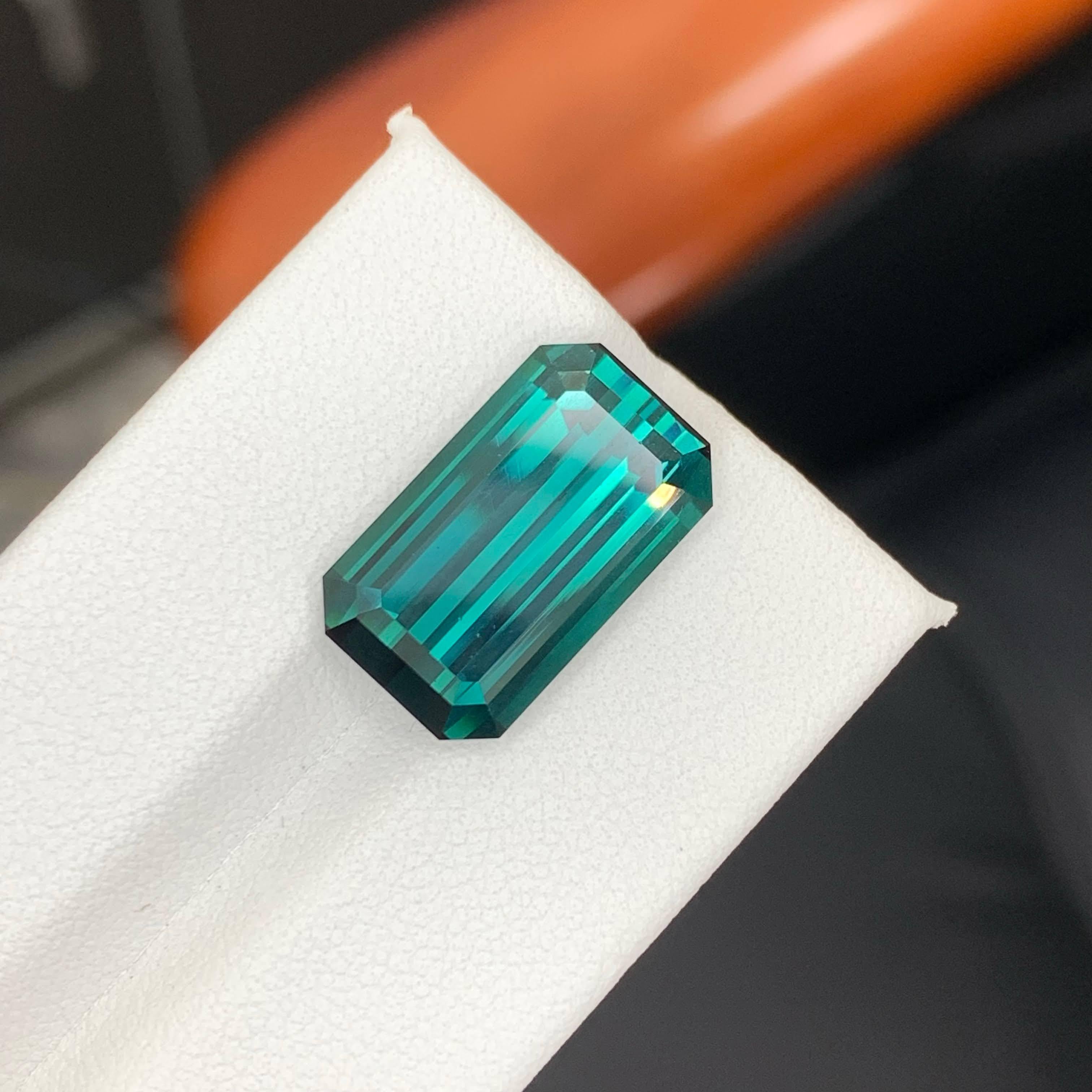 11.65 Carat Natural Loose Blue Color Tourmaline Emerald Cut Afghan Gemstone (pierre précieuse afghane) en vente 4
