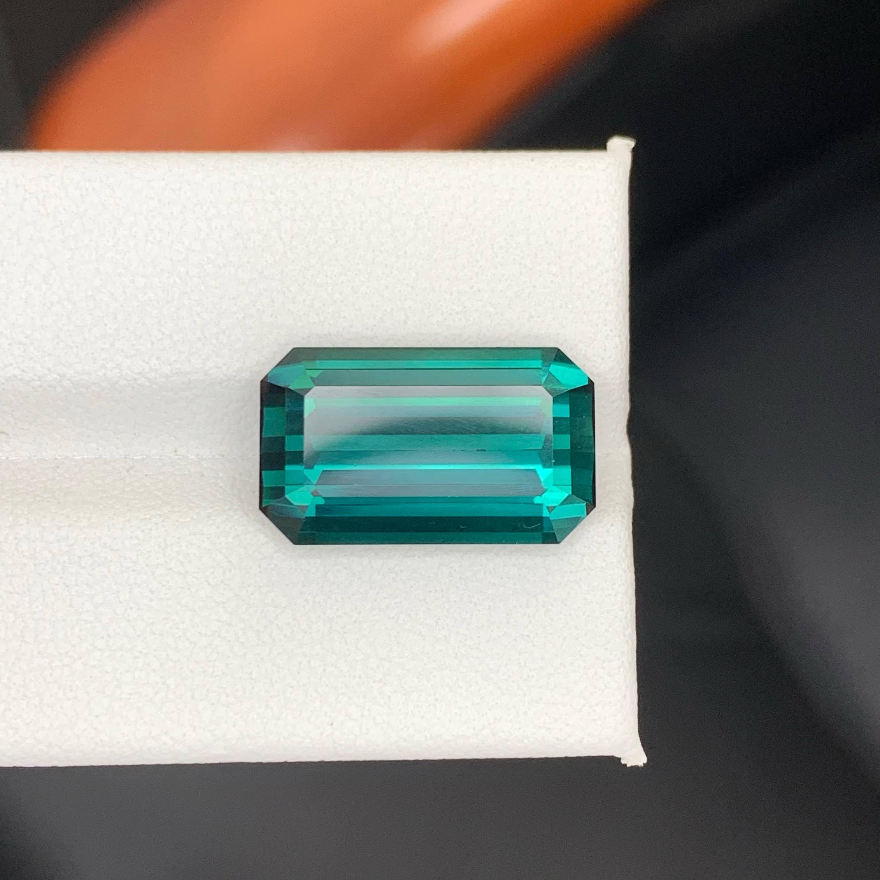 Taille émeraude 11.65 Carat Natural Loose Blue Color Tourmaline Emerald Cut Afghan Gemstone (pierre précieuse afghane) en vente